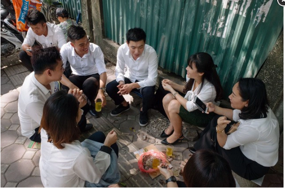 Thứ người Việt ngồi ăn vỉa hè xong vứt đi, một startup chế thành loại sản phẩm ‘độc’ bán đắt hàng - Ảnh 1.