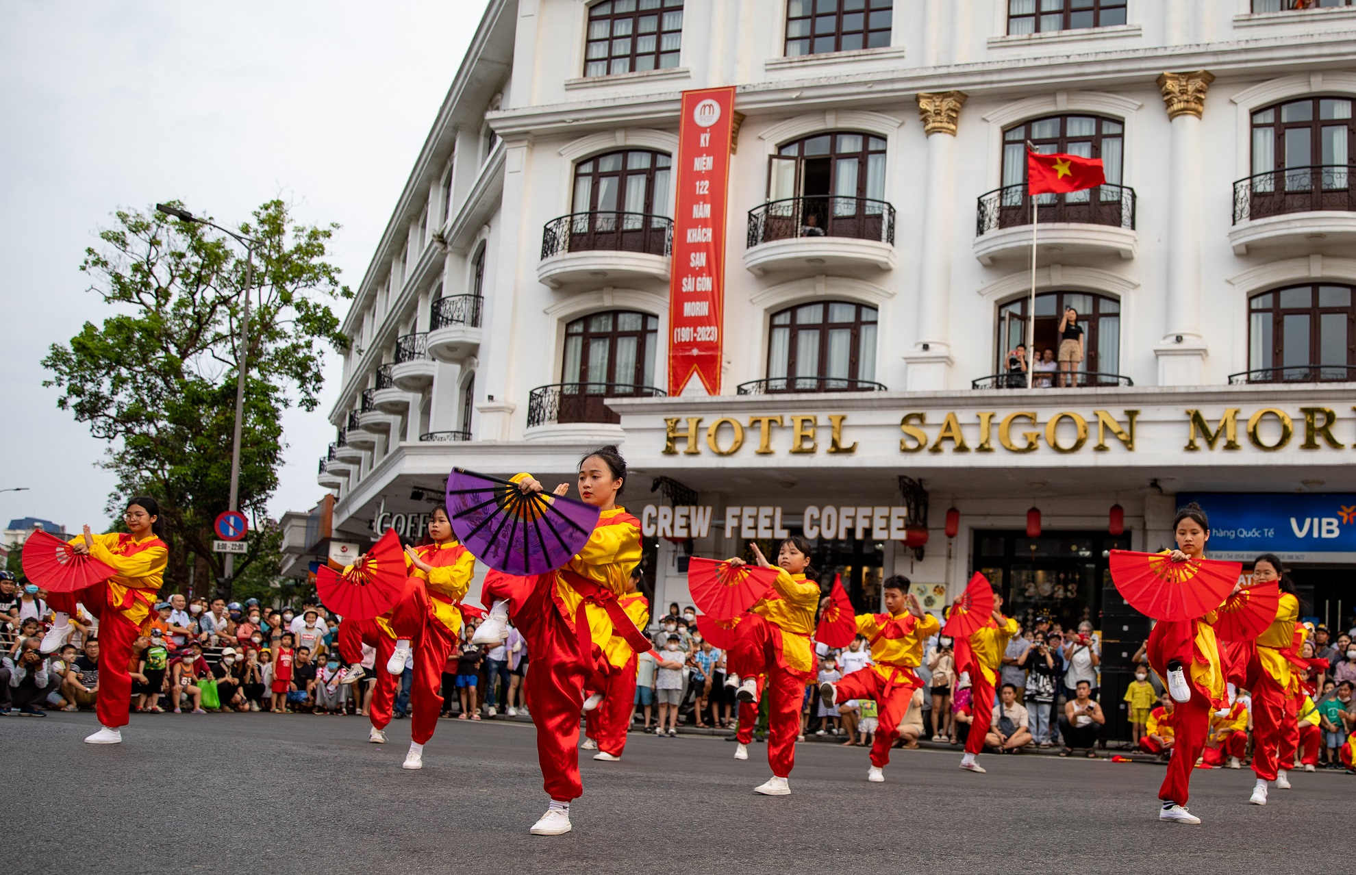 &quot;Đại tiệc&quot; nghệ thuật đường phố hút khách tham quan tại Festival nghề truyền thống Huế - Ảnh 11.