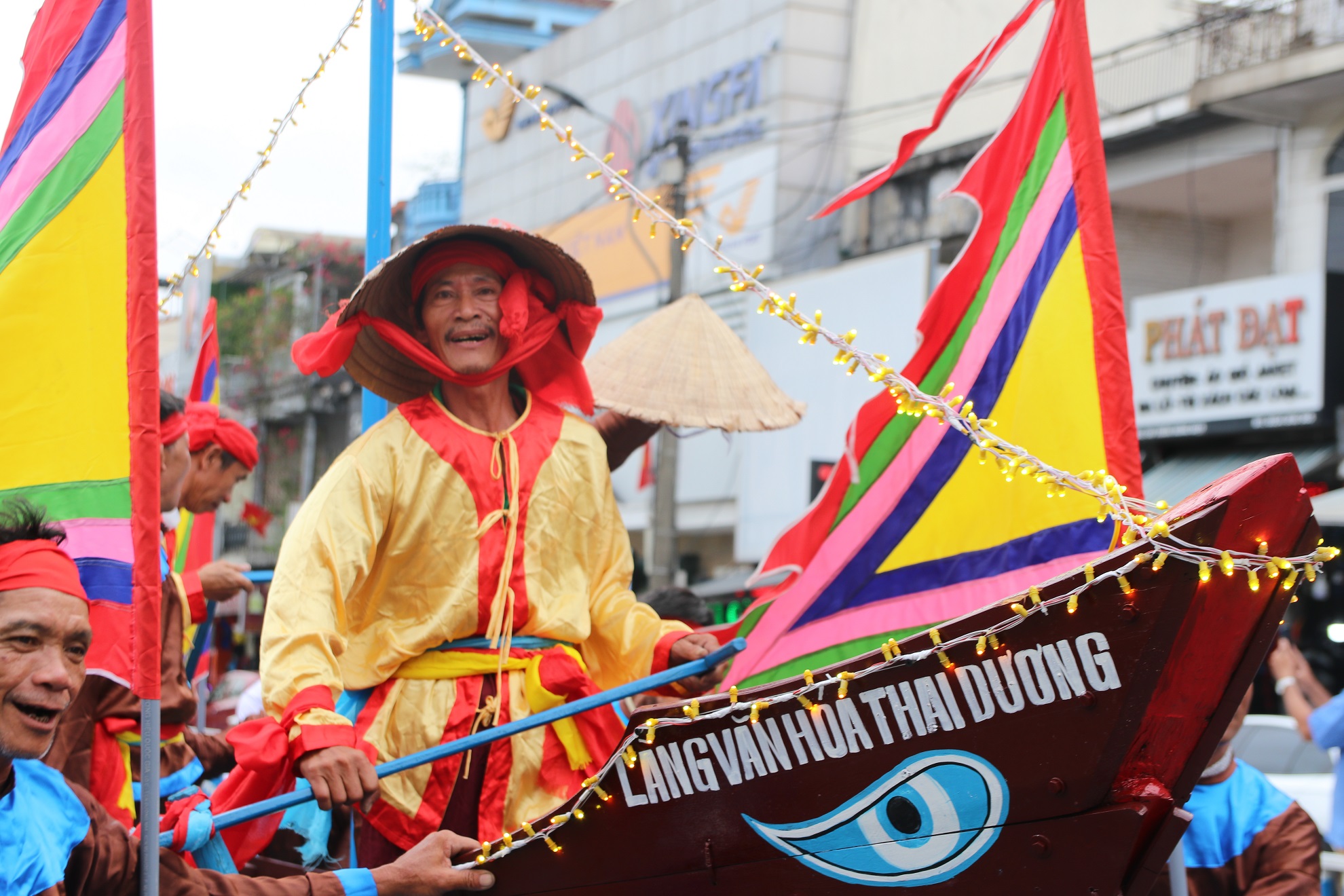 &quot;Đại tiệc&quot; nghệ thuật đường phố hút khách tham quan tại Festival nghề truyền thống Huế - Ảnh 6.