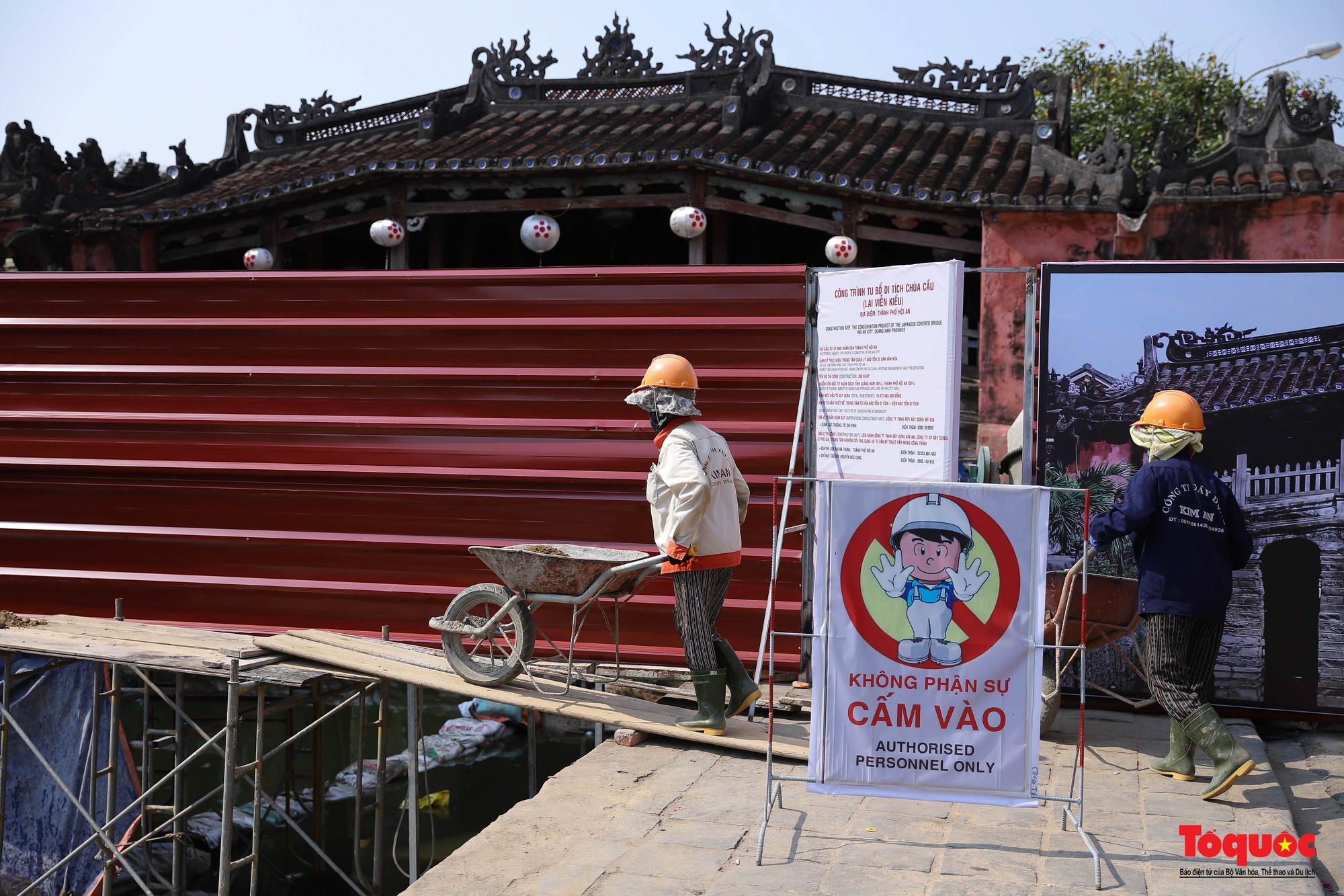 Hình ảnh di tích Chùa Cầu đang được tu bổ - Ảnh 3. Hình ảnh di tích Chùa Cầu đang được tu bổ - Ảnh 3.
