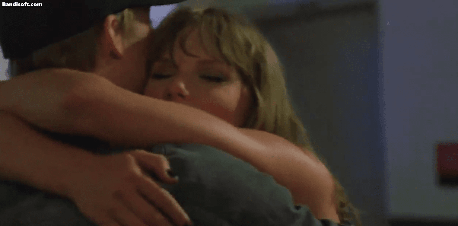 Nghẹn lòng nhìn lại cảnh Taylor Swift ôm chặt và hôn Joe Alwyn đắm đuối ở hậu trường đêm nhạc! - Ảnh 2.