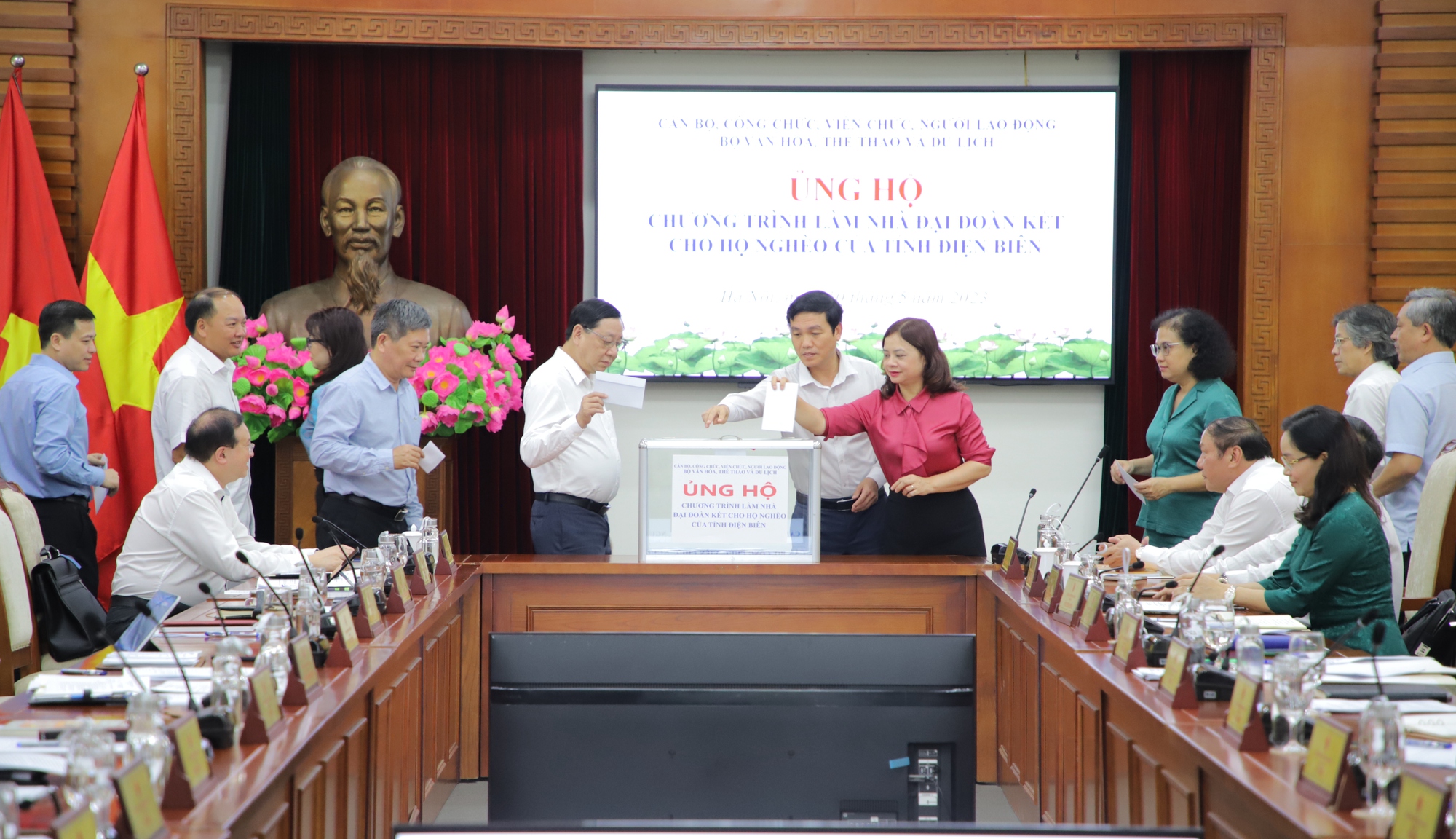 Bộ VHTTDL ủng hộ Chương trình xây nhà đại đoàn kết cho hộ nghèo của tỉnh Điện Biên - Ảnh 7.