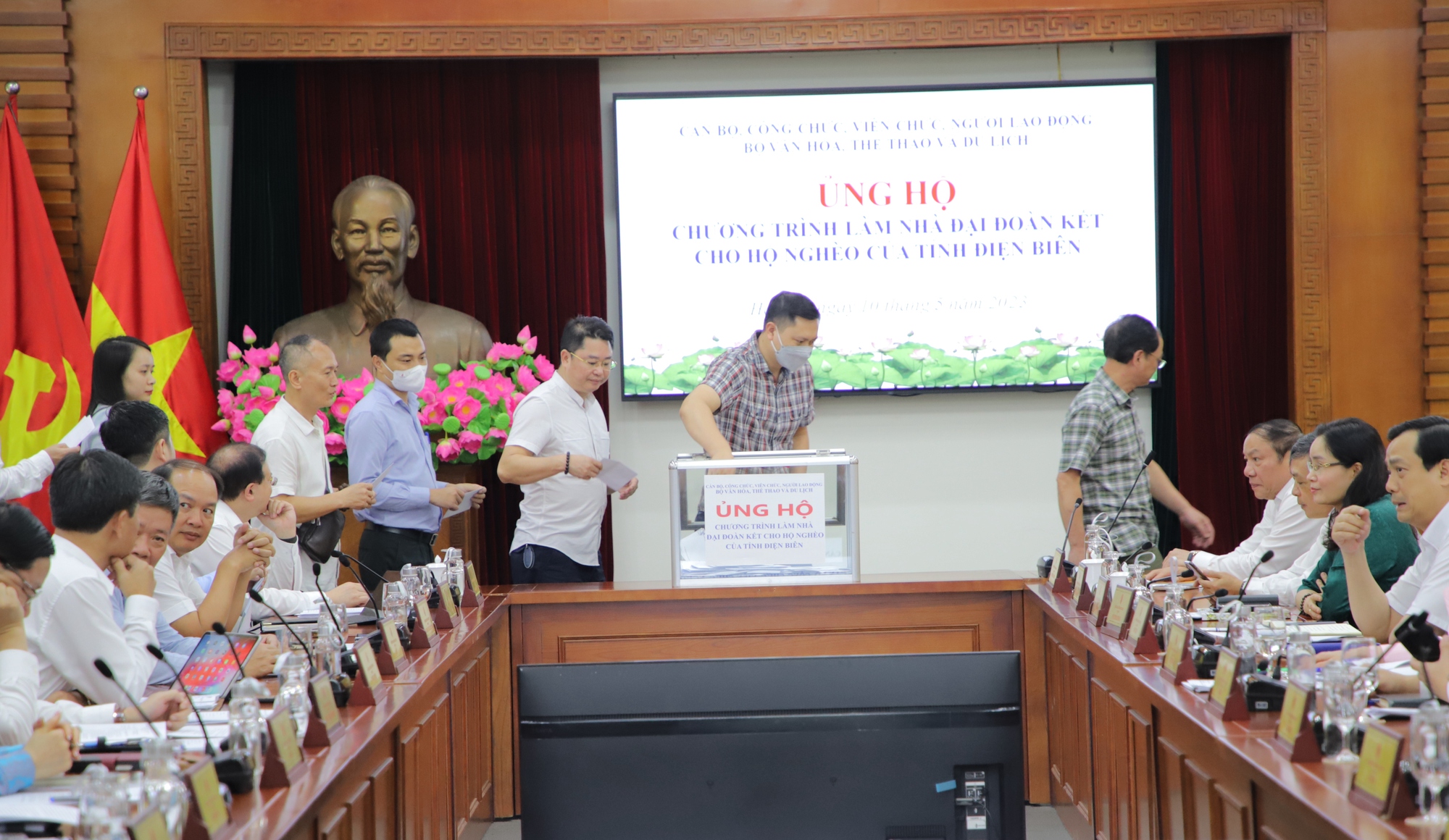 Bộ VHTTDL ủng hộ Chương trình xây nhà đại đoàn kết cho hộ nghèo của tỉnh Điện Biên - Ảnh 8.
