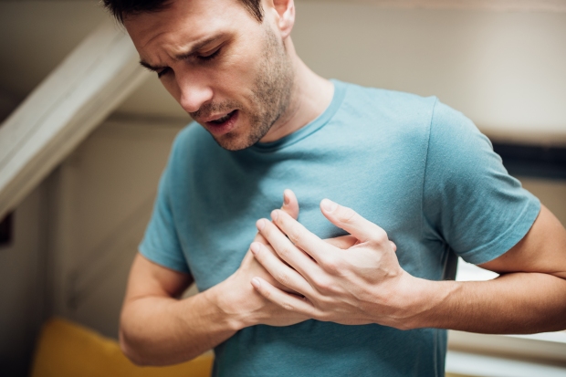 Thiếu ngủ tăng nguy cơ đau tim, đột quỵ: Chuyên gia Harvard chỉ ra 9 dấu hiệu cảnh báo - Ảnh 1.