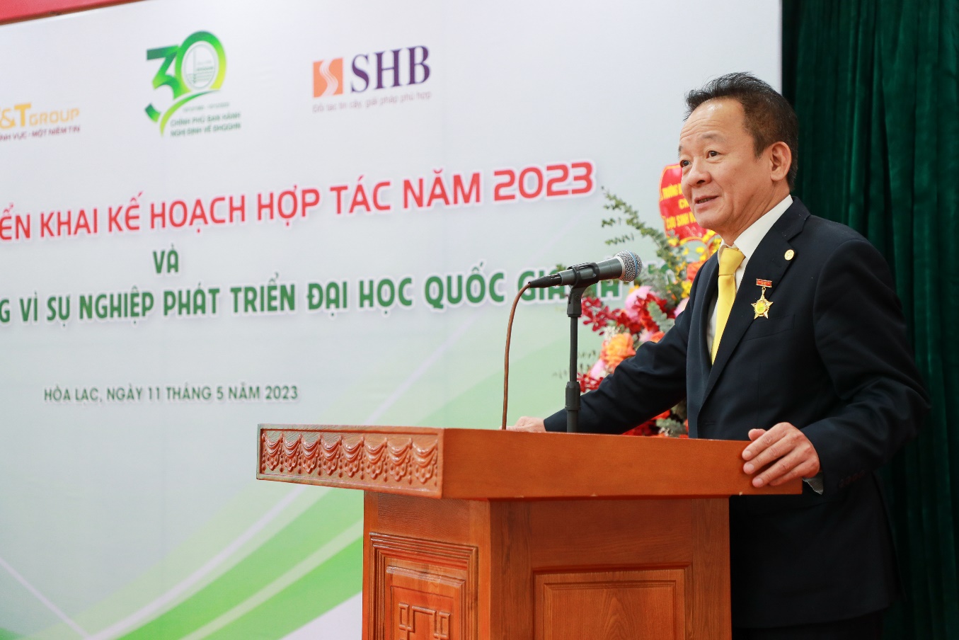 Doanh nhân Đỗ Quang  Hiển nhận kỷ niệm chương vì sự phát triển Đại học Quốc gia Hà Nội  - Ảnh 3.