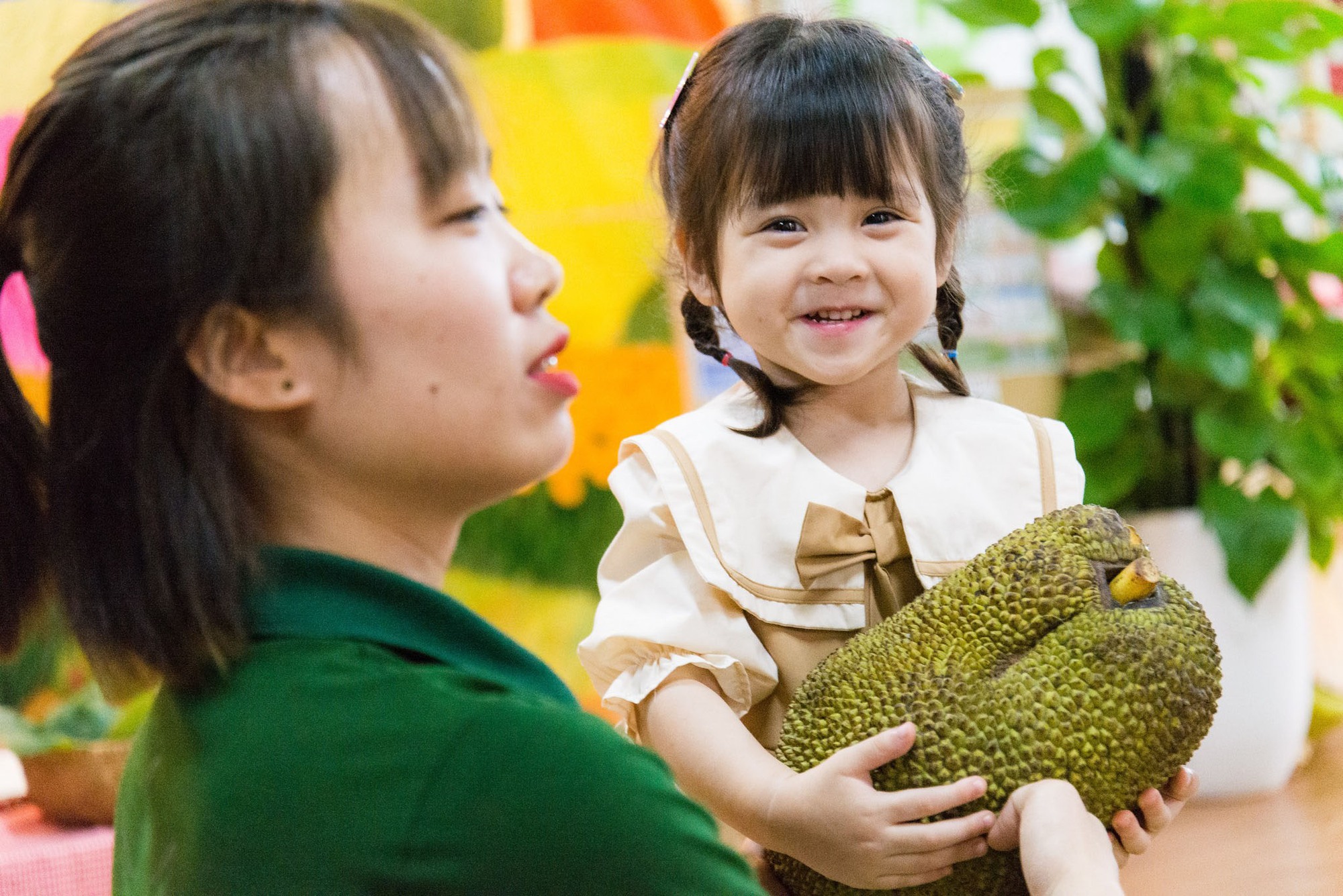 Một ngày đi học của những đứa trẻ tại ngôi trường cách Hà Nội hơn 10km - Ảnh 5.