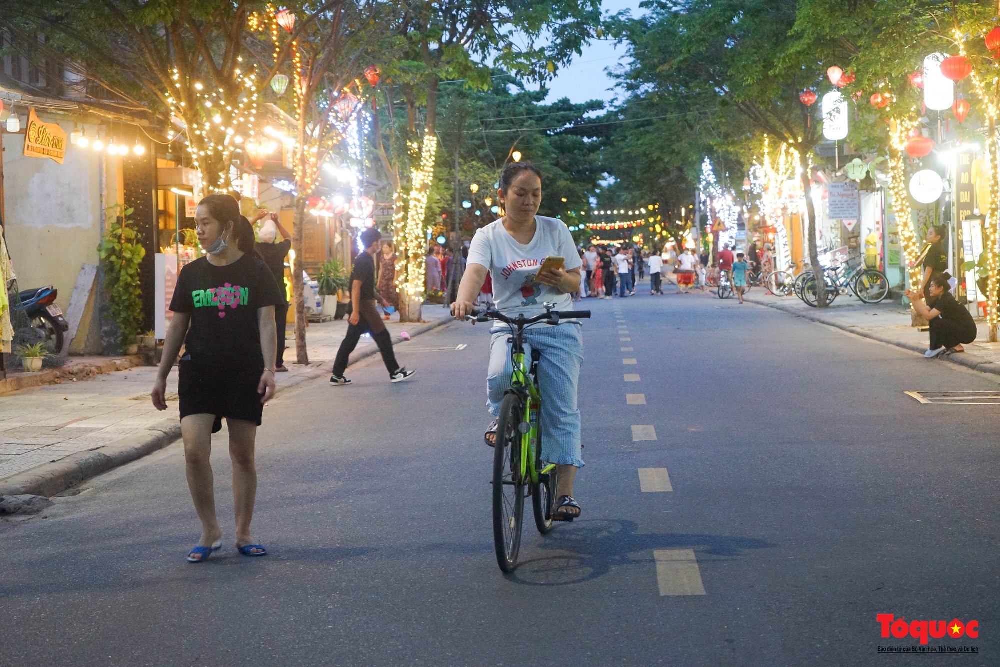 Hội An khai trương &quot;Phố dành cho người đi bộ và xe không động cơ” tại tuyến đường Phan Châu Trinh - Ảnh 10.