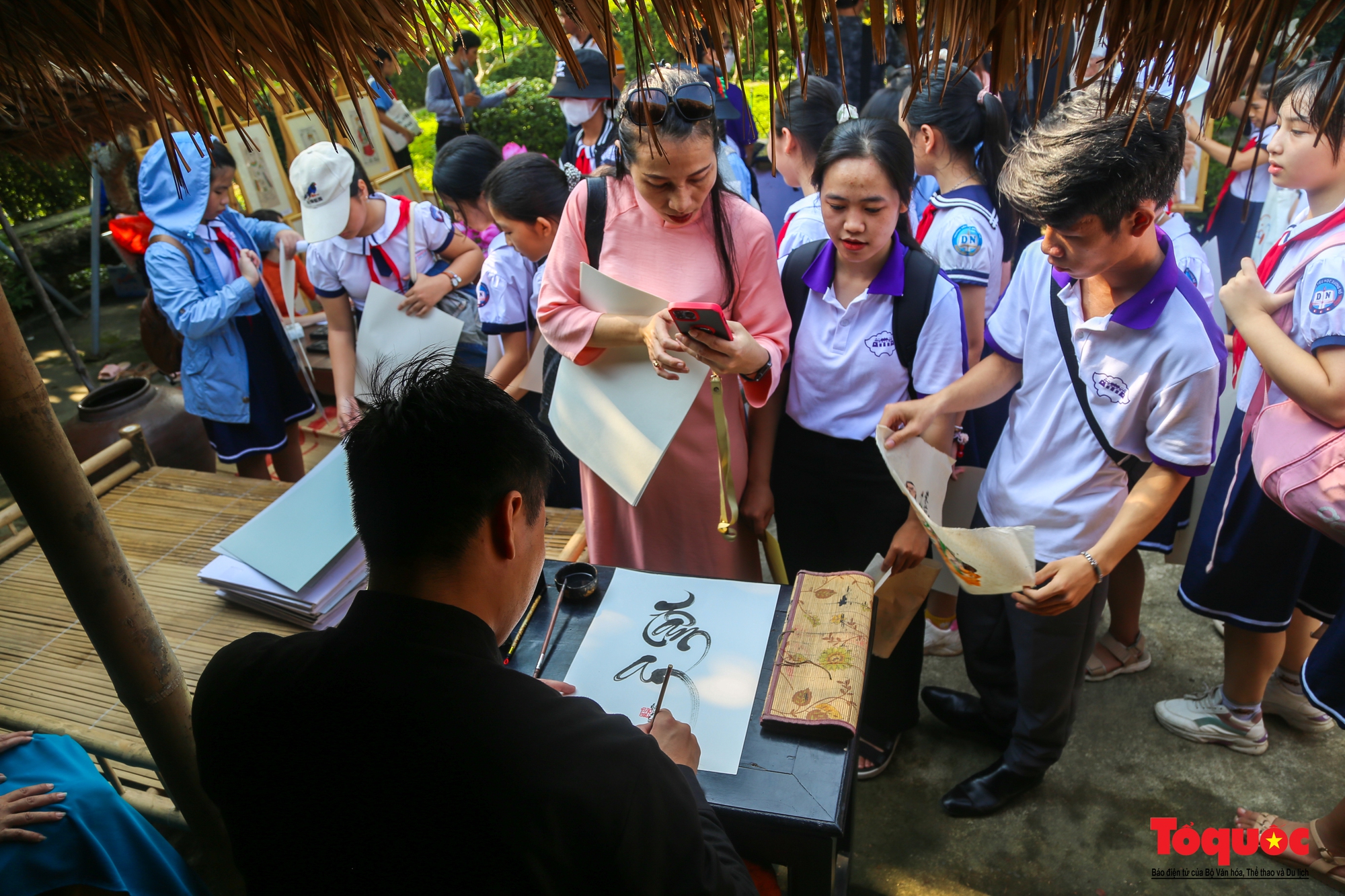 Người dân, du khách trải nghiệm nhiều hoạt động ý nghĩa tại Lễ hội làng Dương Nỗ - Ảnh 11.