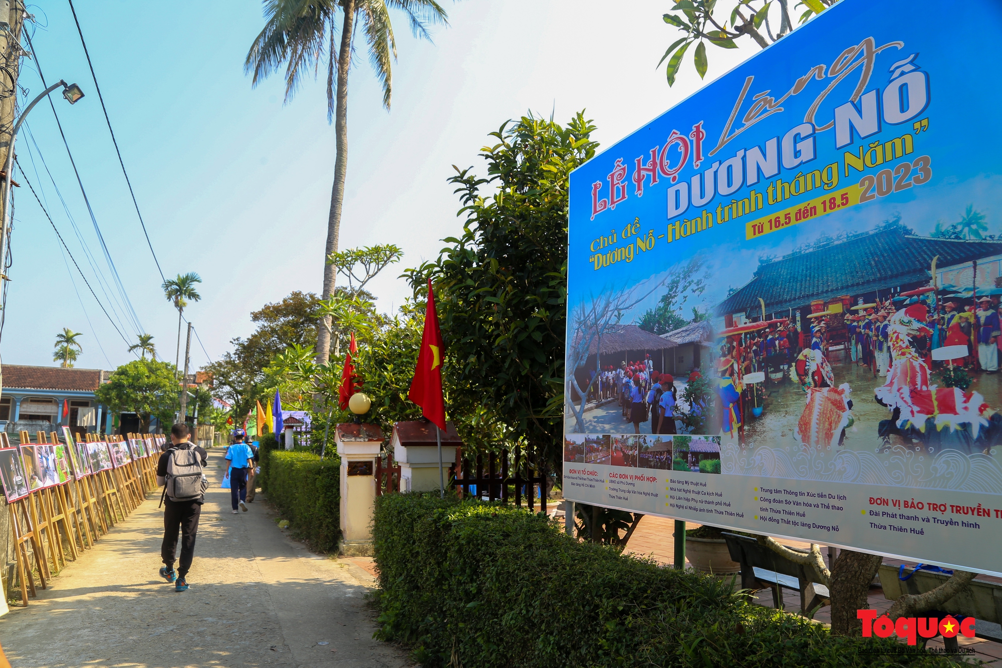 Người dân, du khách trải nghiệm nhiều hoạt động ý nghĩa tại Lễ hội làng Dương Nỗ - Ảnh 1.