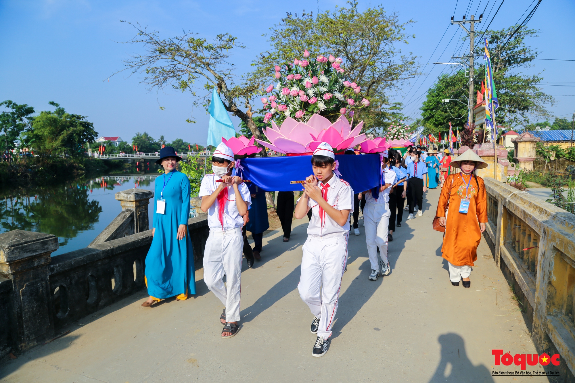 Người dân, du khách trải nghiệm nhiều hoạt động ý nghĩa tại Lễ hội làng Dương Nỗ - Ảnh 6.