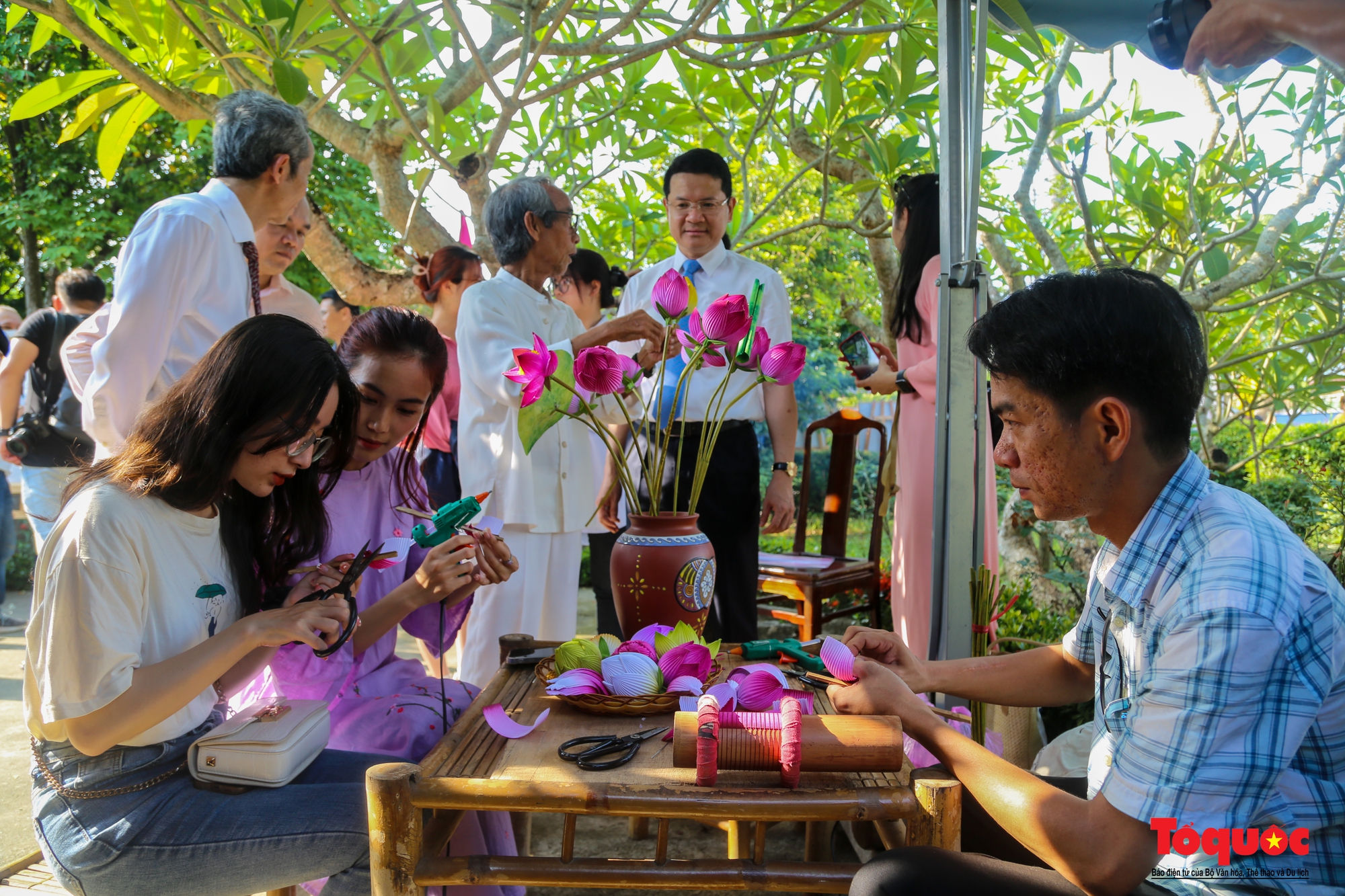 Người dân, du khách trải nghiệm nhiều hoạt động ý nghĩa tại Lễ hội làng Dương Nỗ - Ảnh 10.