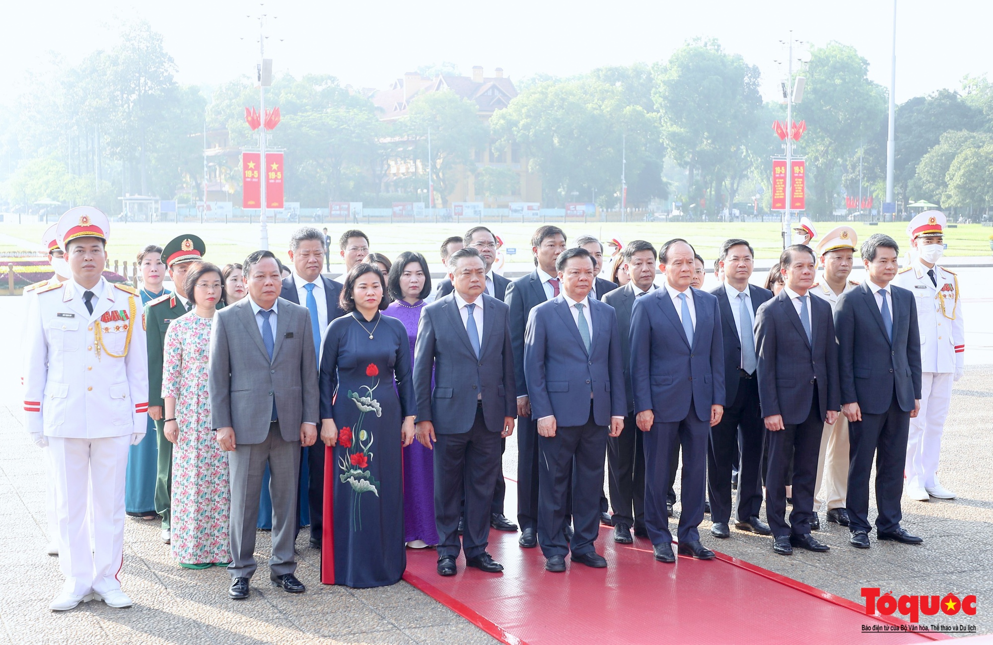 Lãnh đạo Đảng và Nhà nước vào Lăng viếng Chủ tịch Hồ Chí Minh - Ảnh 12.