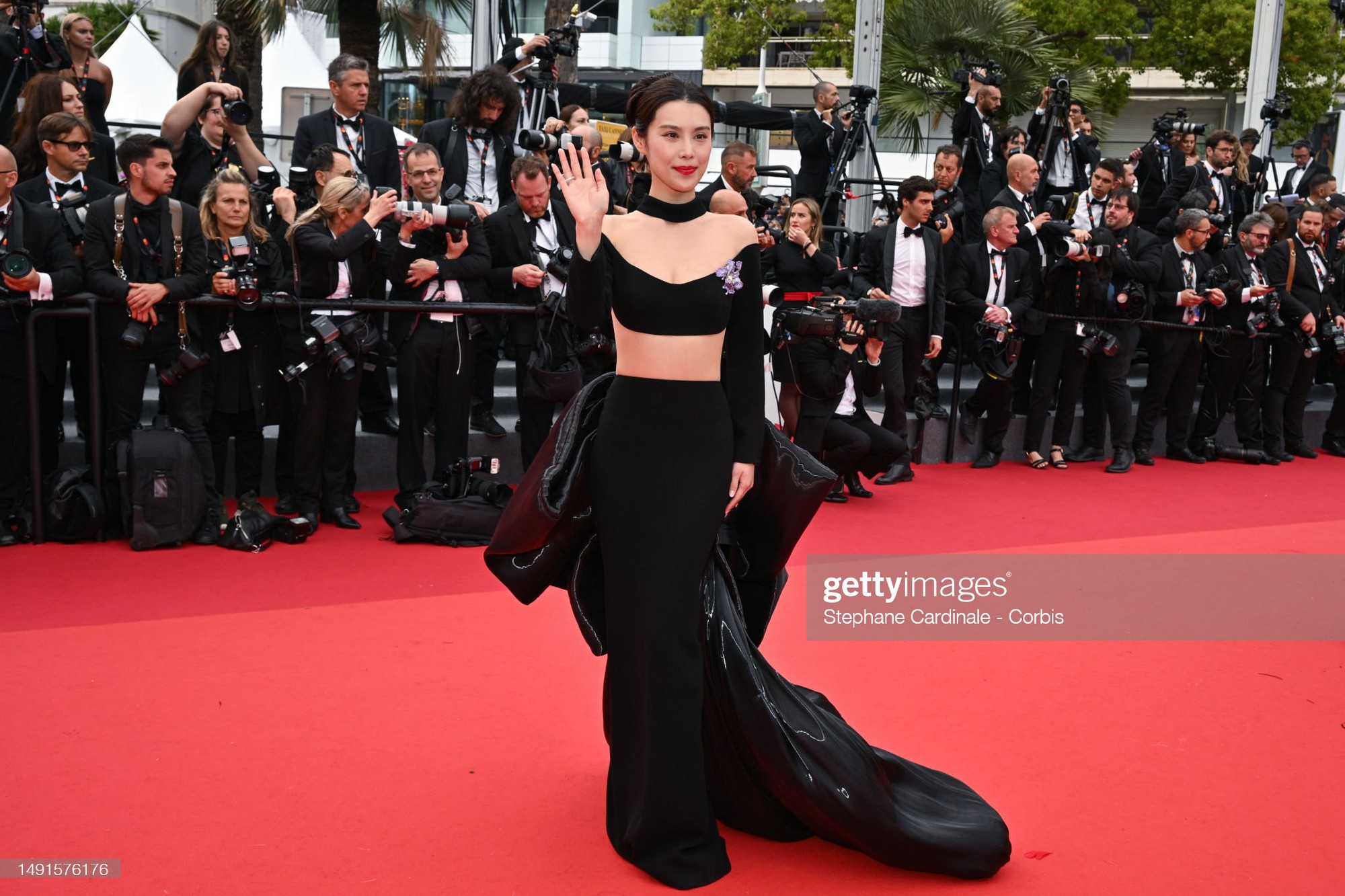 Thảm đỏ LHP Cannes 2023 ngày 4: Thang Duy đẹp tựa công chúa, Natalie Portman - Cate Blanchett nổi bật không kém cạnh - Ảnh 6.