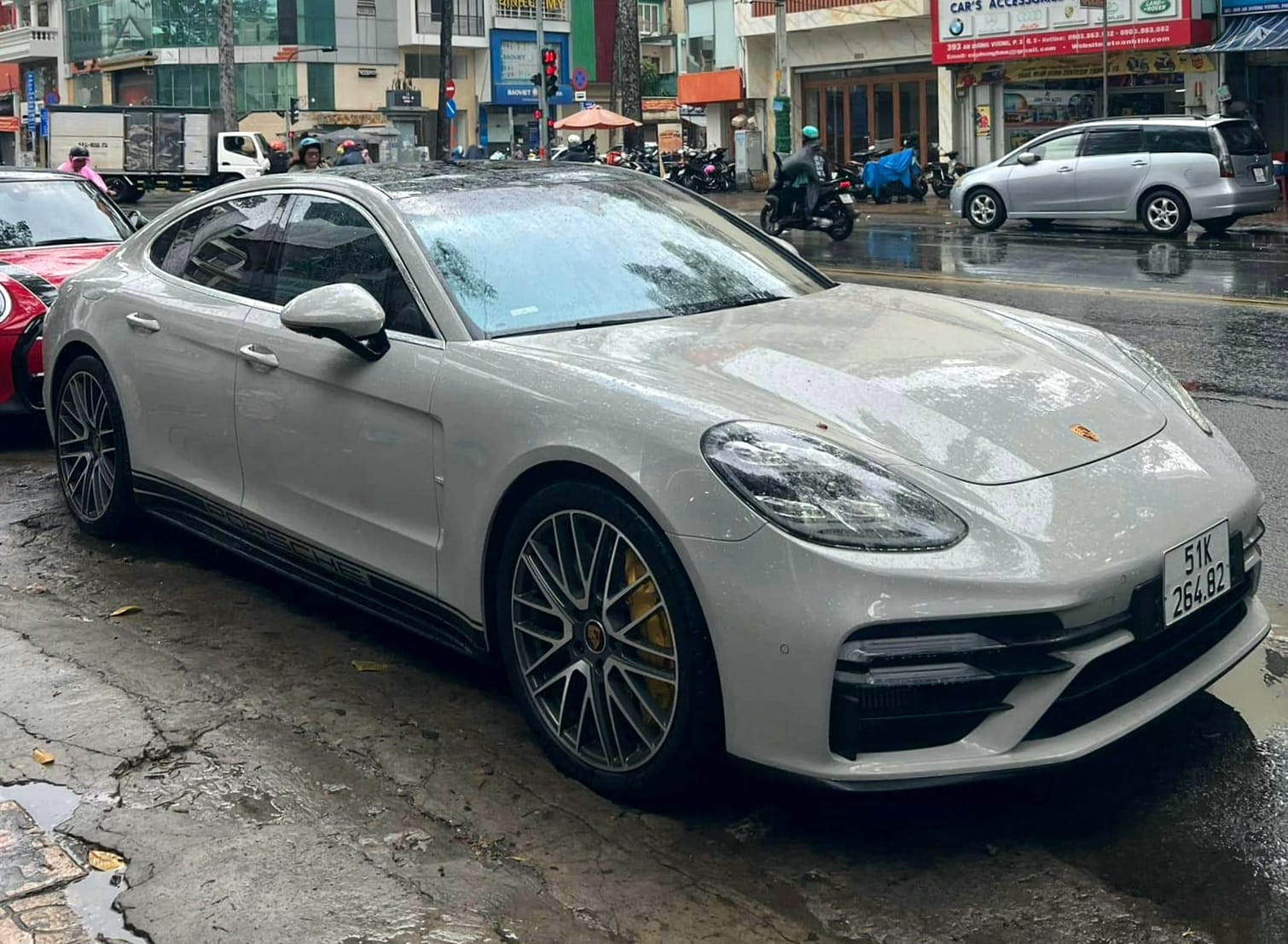 Porsche Panamera bản độc nhất Việt Nam chào giá 12,5 tỷ: Từng