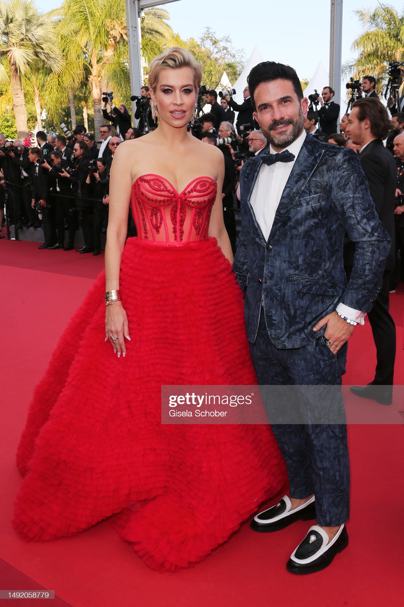 Thảm đỏ Cannes 2023 ngày 6: Jennifer Lawrence - Gigi Hadid đẹp choáng ngợp, Irina Shayk hở bạo lấn át dàn sao - Ảnh 15.