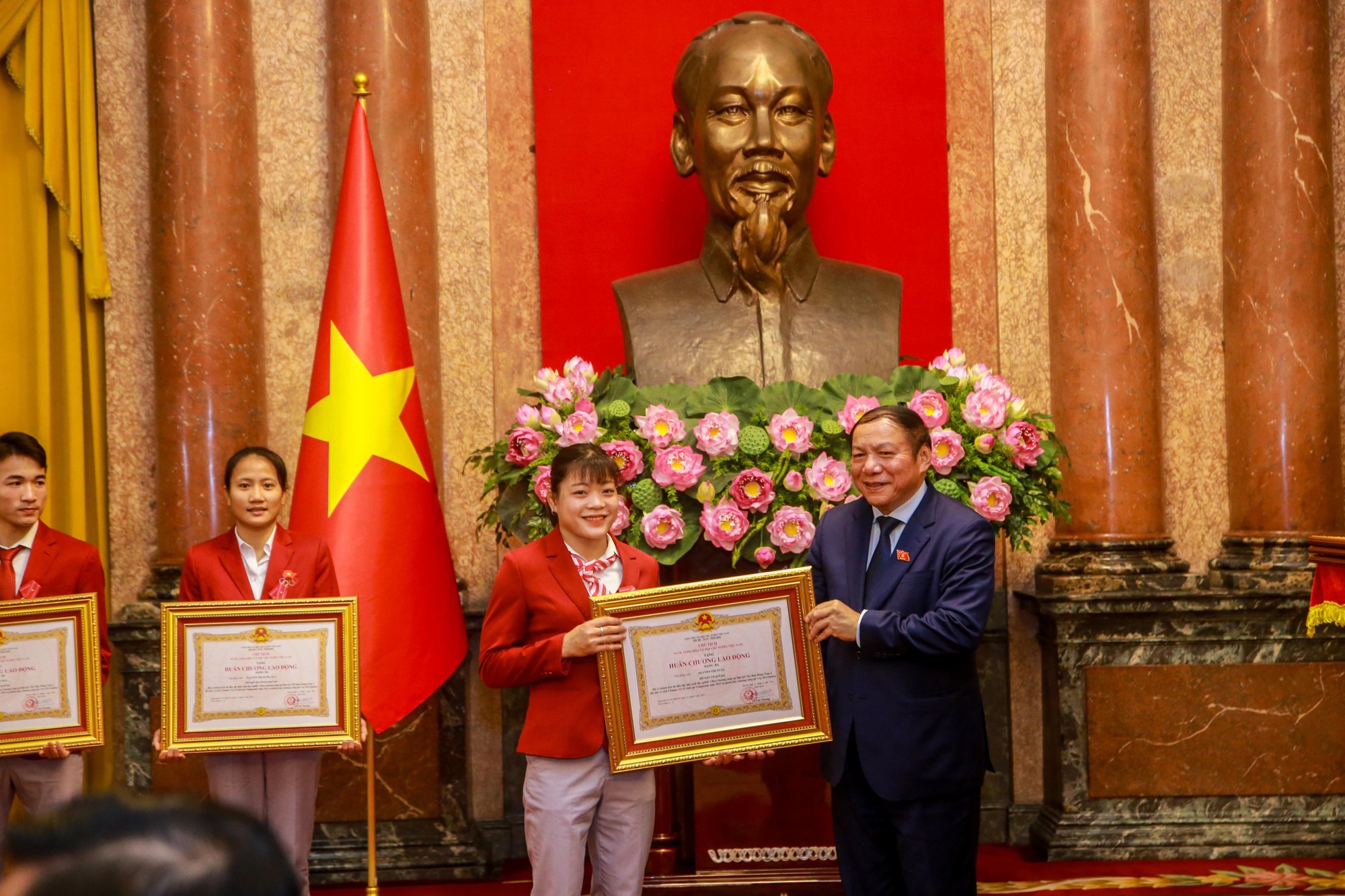 Chủ tịch nước biểu dương Đoàn thể thao Việt Nam sau SEA Games 32 - Ảnh 8.