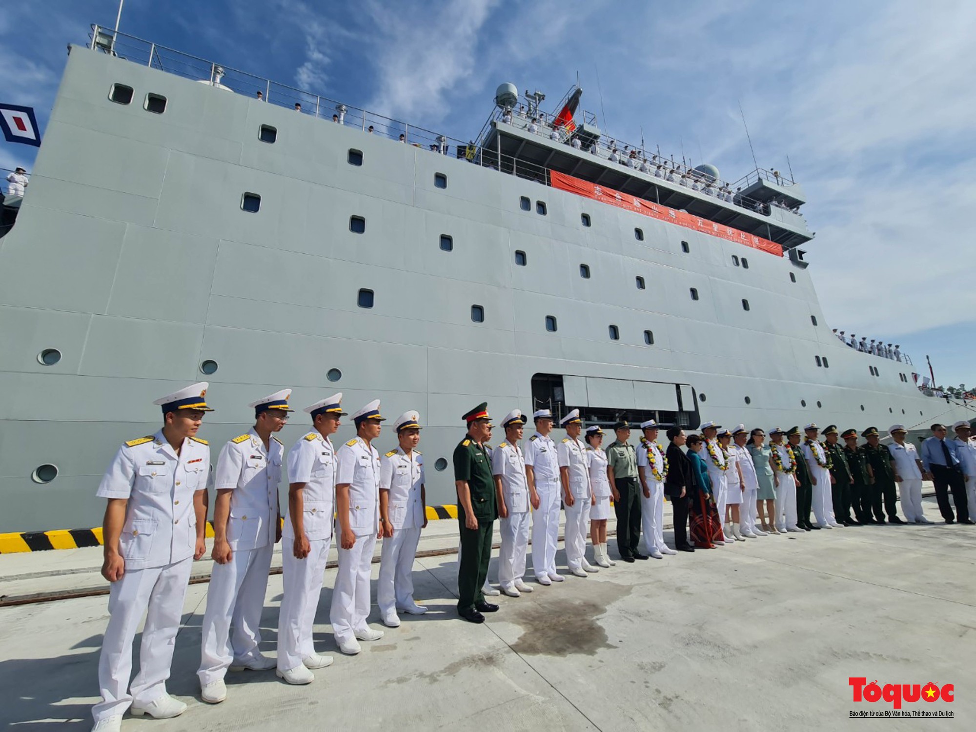 Hình ảnh tàu huấn luyện Hải quân Trung Quốc cập cảng Tiên Sa thăm TP Đà Nẵng - Ảnh 6.