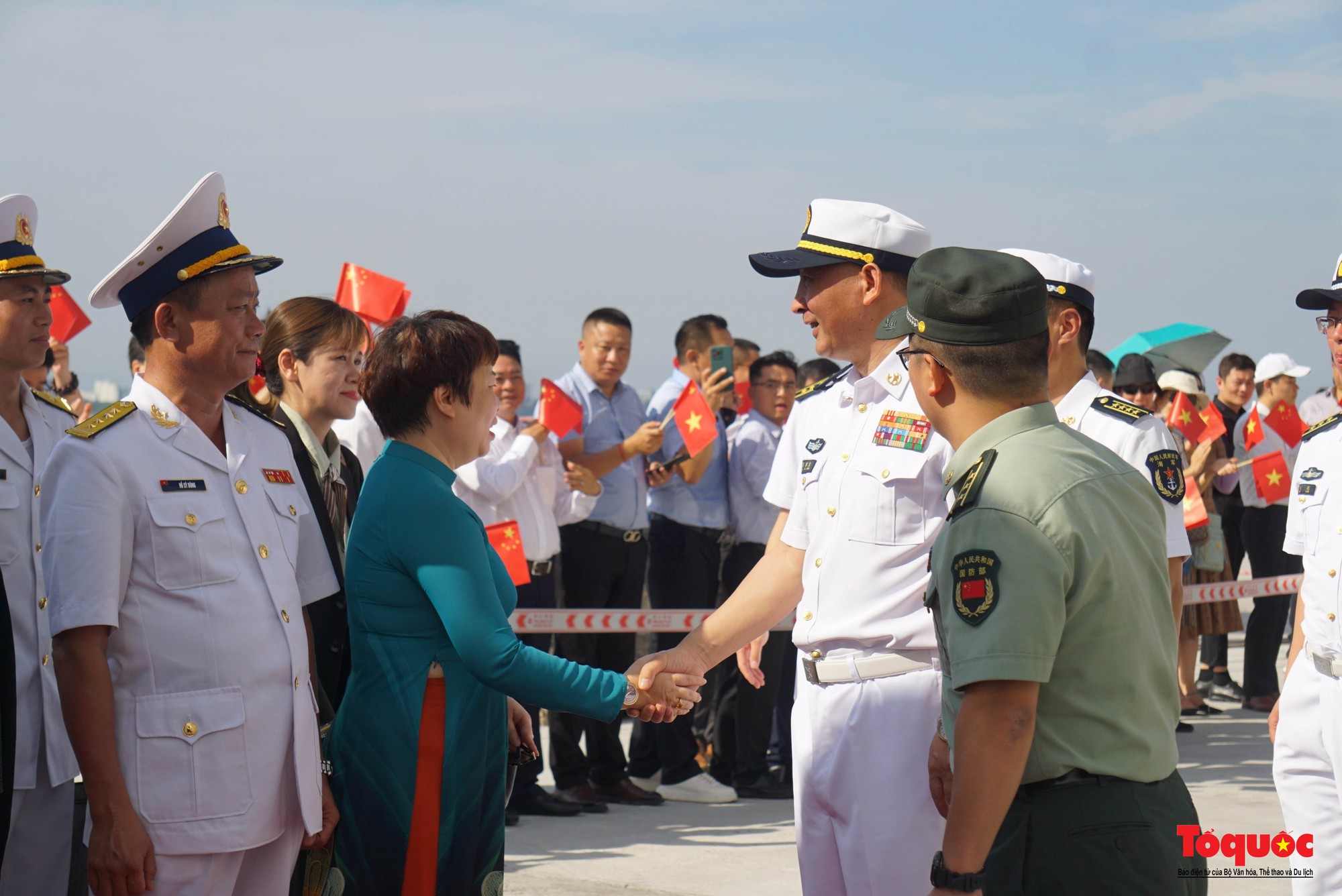 Hình ảnh tàu huấn luyện Hải quân Trung Quốc cập cảng Tiên Sa thăm TP Đà Nẵng - Ảnh 7.
