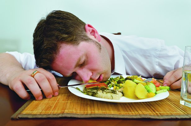 Cứ ăn cơm no lại buồn ngủ không chỉ là liên quan đến thiếu máu não mà còn là dấu hiệu cảnh báo 3 loại bệnh nghiêm trọng - Ảnh 2.