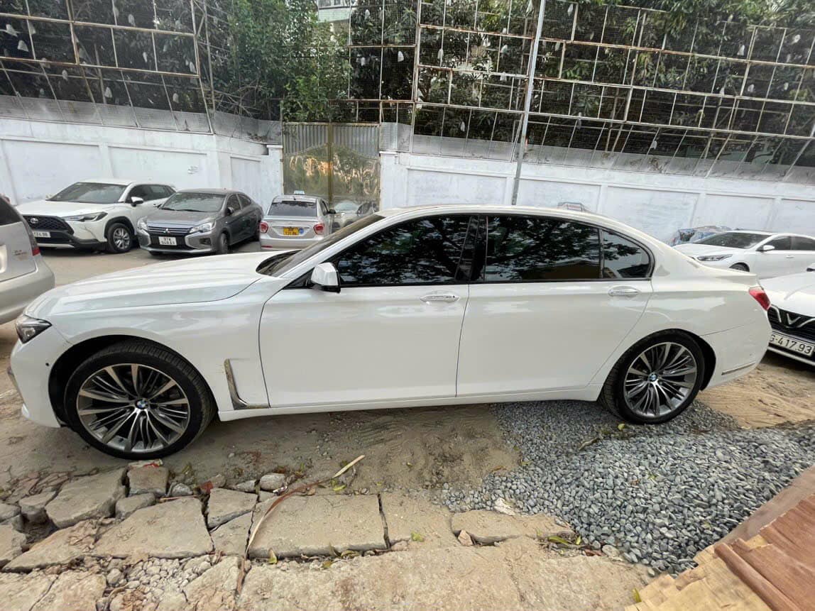 BMW 750Li rao bán ngang giá Vios 2023: Chủ xe thổ lộ 'không đăng kiểm được' nên quyết định bán - Ảnh 2.