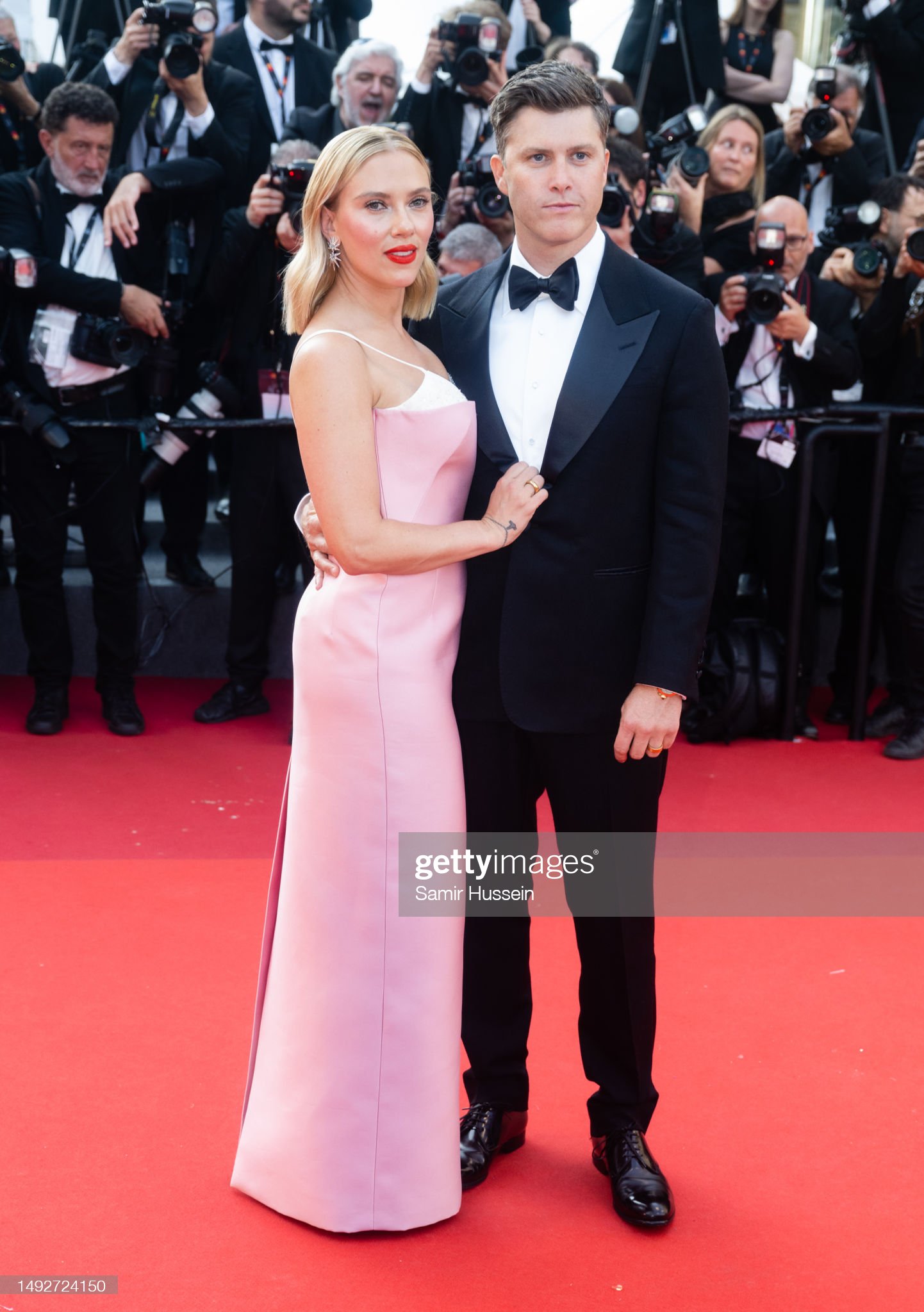 Thảm đỏ Cannes 2023 ngày 8: Phạm Băng Băng xuất hiện cùng mẹ tỷ phú Elon Musk, Scarlett Johansson và chồng ôm nhau tình tứ - Ảnh 4.