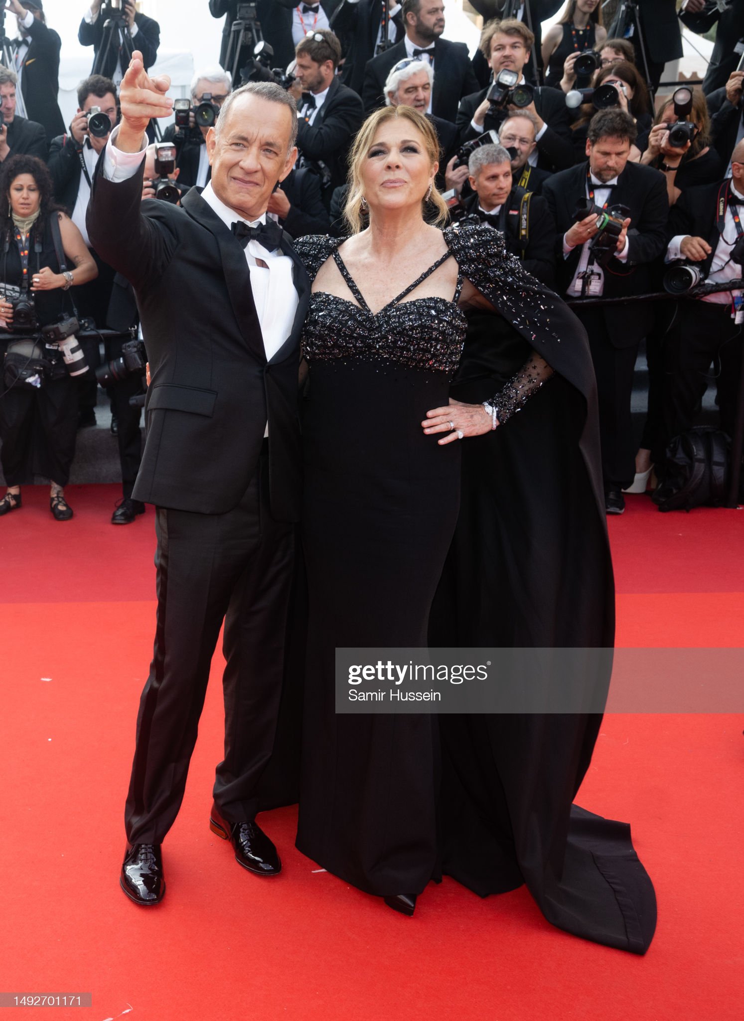 Thảm đỏ Cannes 2023 ngày 8: Phạm Băng Băng xuất hiện cùng mẹ tỷ phú Elon Musk, Scarlett Johansson và chồng ôm nhau tình tứ - Ảnh 9.