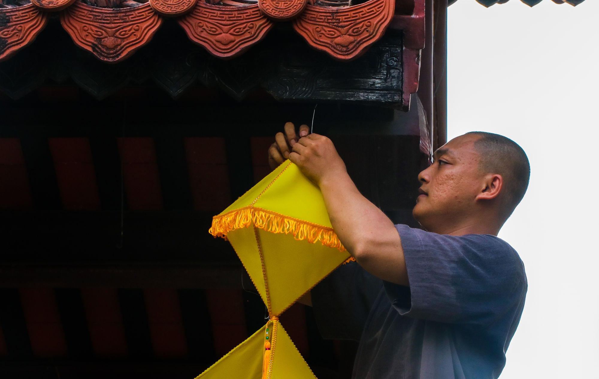 Thành phố Huế rực rỡ sắc màu chào đón tuần lễ Phật đản 2023 - Ảnh 12.