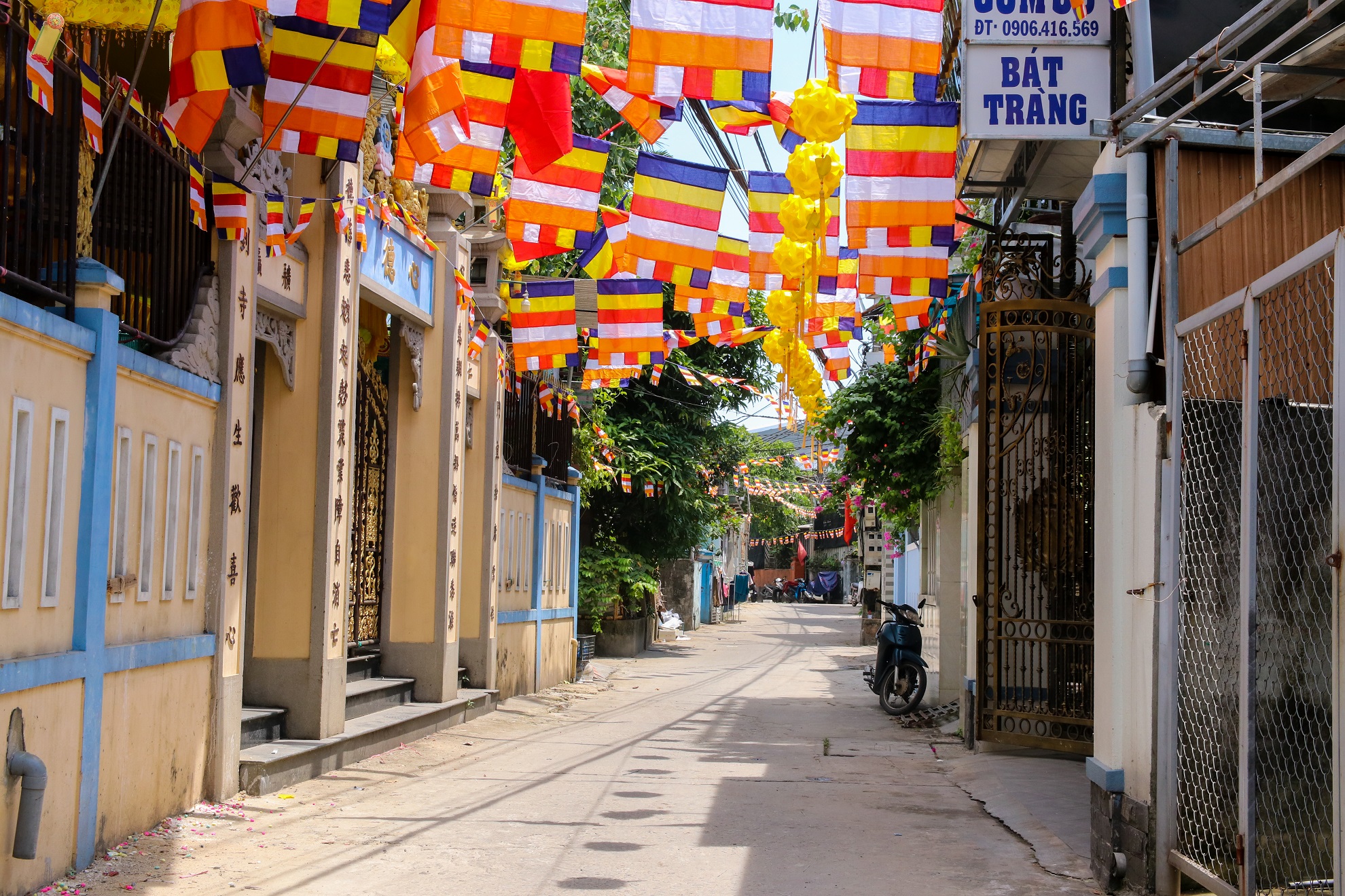 Thành phố Huế rực rỡ sắc màu chào đón tuần lễ Phật đản 2023 - Ảnh 11.