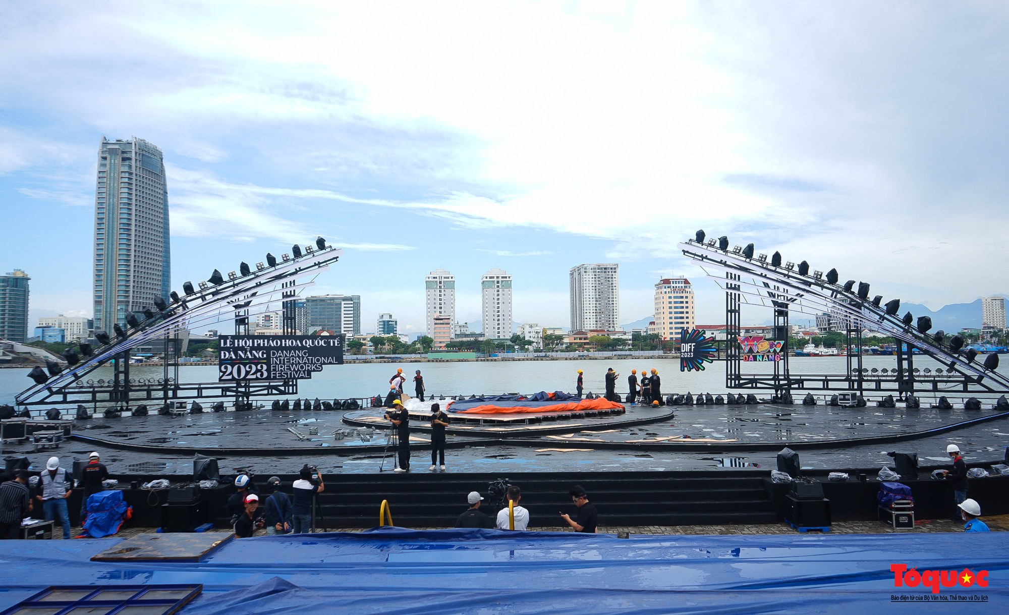 Cận cảnh khán đài hơn 5.000 chỗ ngồi phục vụ Lễ hội pháo hoa quốc tế Đà Nẵng 2023 - Ảnh 9.
