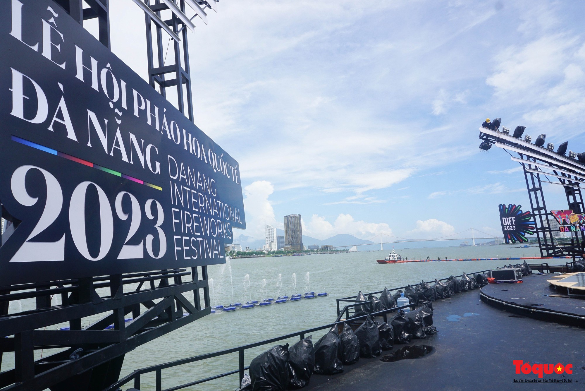 Cận cảnh khán đài hơn 5.000 chỗ ngồi phục vụ Lễ hội pháo hoa quốc tế Đà Nẵng 2023 - Ảnh 10.