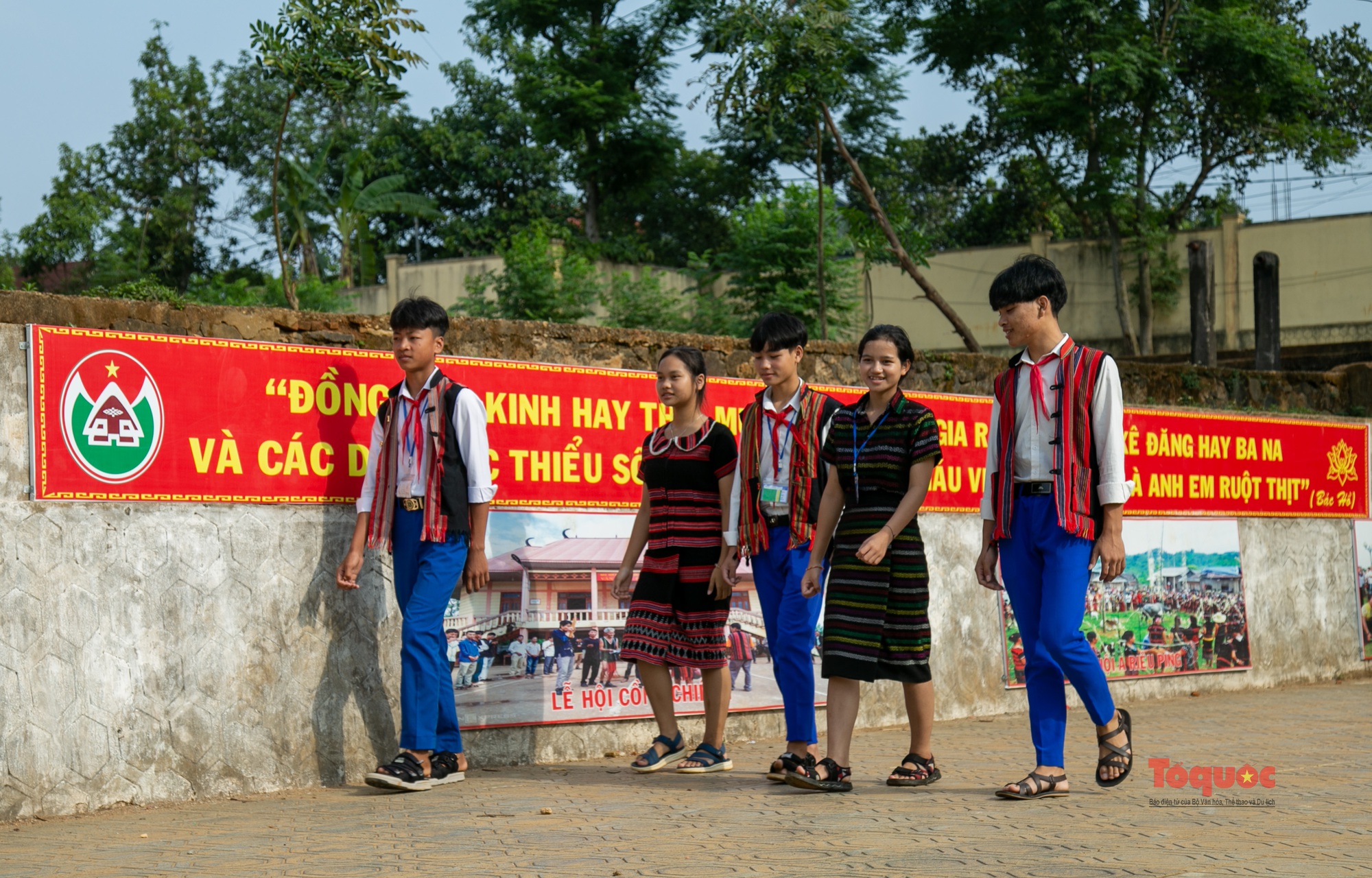 Khơi dậy niềm tự hào về trang phục truyền thống các dân tộc trong trường học - Ảnh 15.