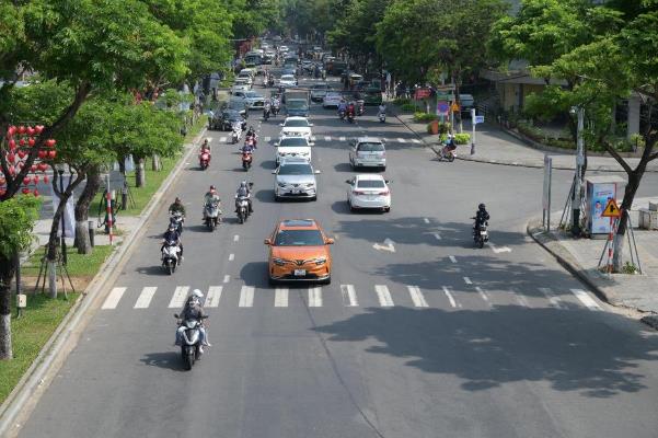 Dàn xe điện VinFast rực rỡ sắc màu khuấy đảo đường phố Đà Nẵng - Ảnh 3.