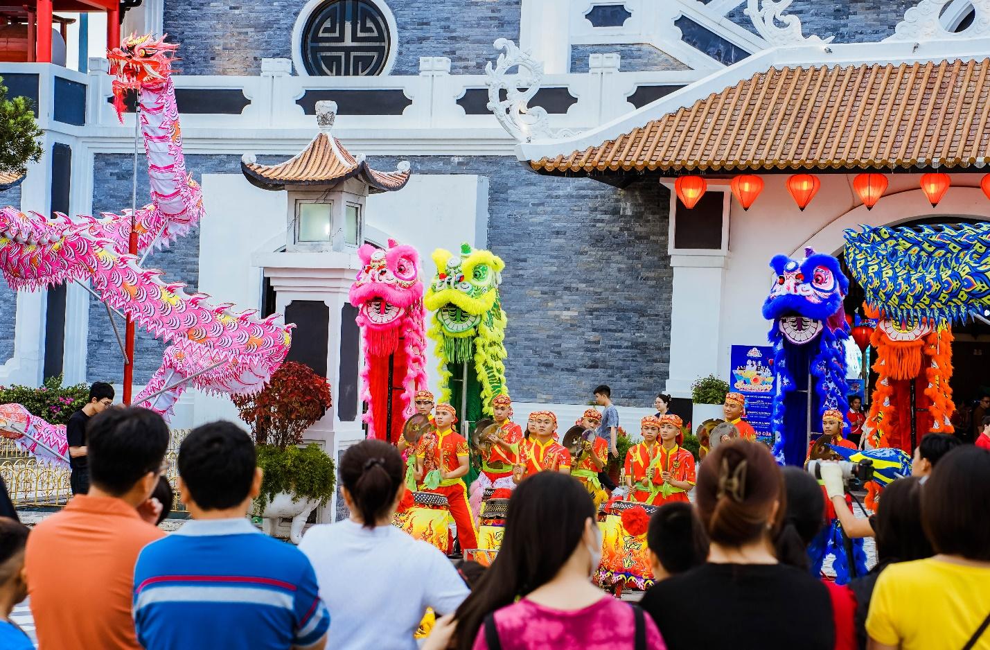 Du khách hào hứng trải nghiệm Sun World Ba Na Hills, Công viên châu Á- Asia Park trong ngày đầu nghỉ lễ - Ảnh 12.