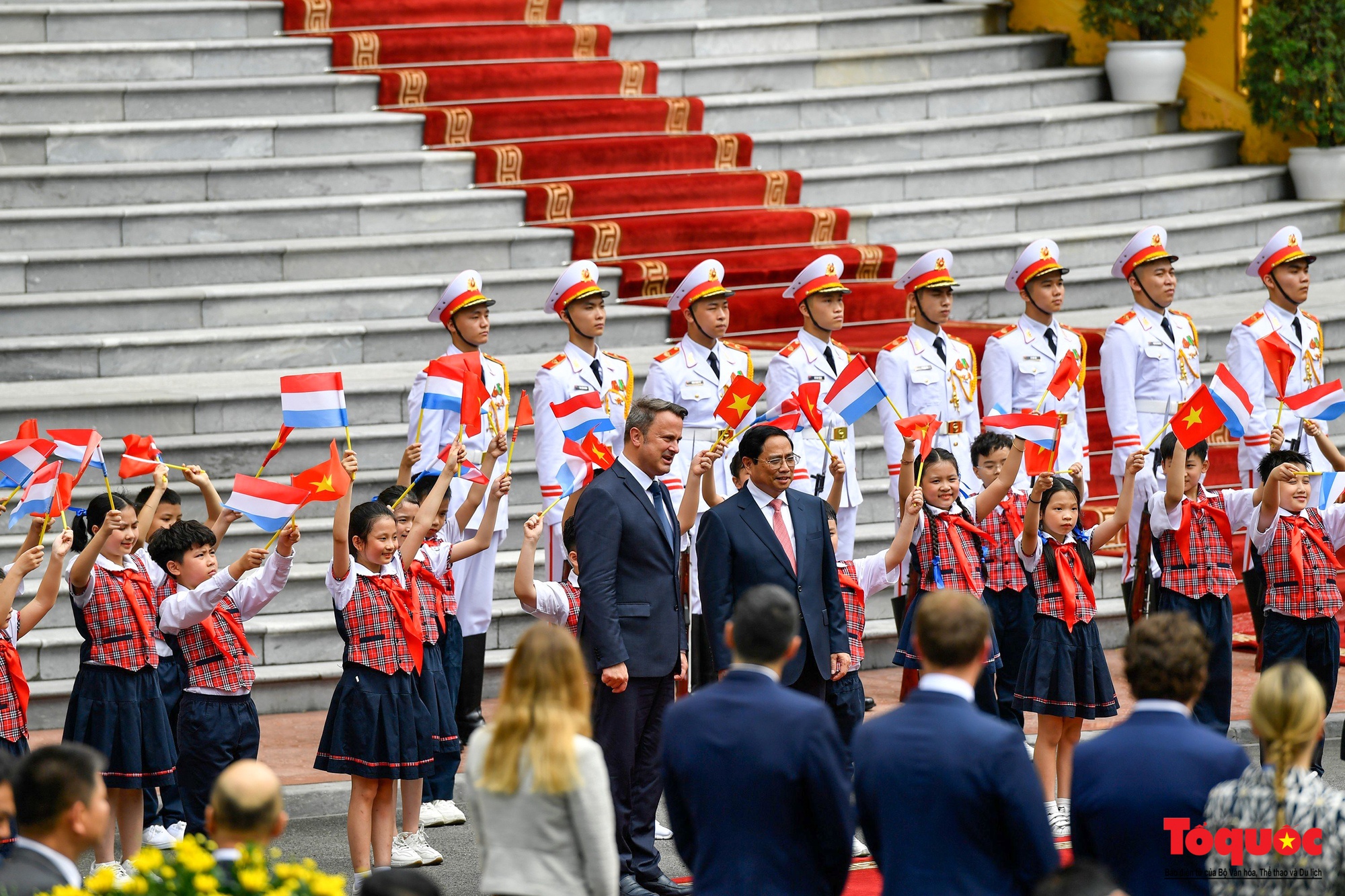 Thủ tướng Phạm Minh Chính chủ trì đón, hội đàm với Thủ tướng Luxembourg - Ảnh 1.