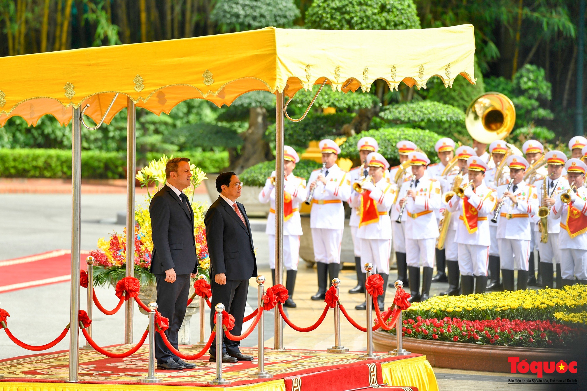 Thủ tướng Phạm Minh Chính chủ trì đón, hội đàm với Thủ tướng Luxembourg - Ảnh 2.