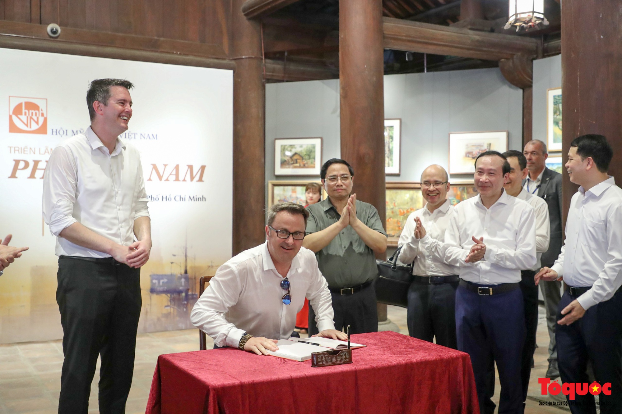 Thủ tướng Phạm Minh Chính và Thủ tướng Luxembourg tham quan Văn Miếu và bảo tàng Mỹ Thuật Việt Nam  - Ảnh 8.