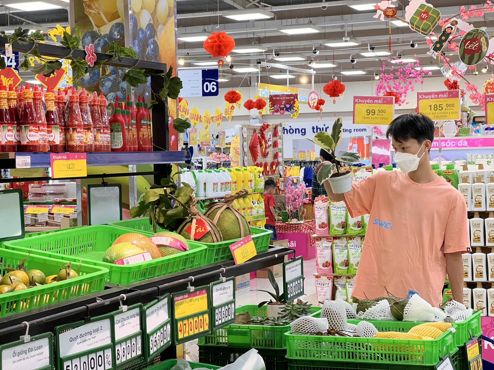 Mỗi người Việt chi tiêu 2,8 triệu đồng/tháng - Ảnh 1.