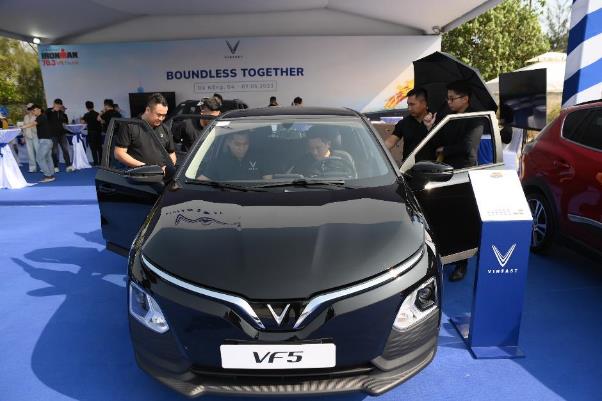 Dàn xe điện hút mọi ánh nhìn tại cuộc thi VinFast IRONMAN 70.3 Việt Nam 2023 - Ảnh 7.