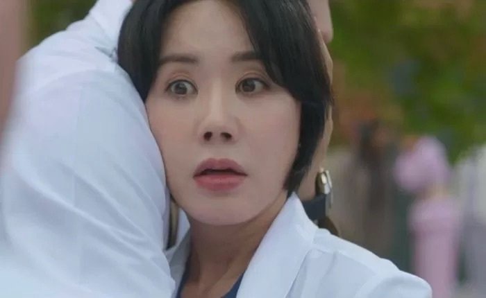 Nữ chính phim Hàn gặp tranh cãi vì nhan sắc lẫn giọng nói khác lạ, hoá ra ẩn chứa sự thật đau lòng - Ảnh 4.