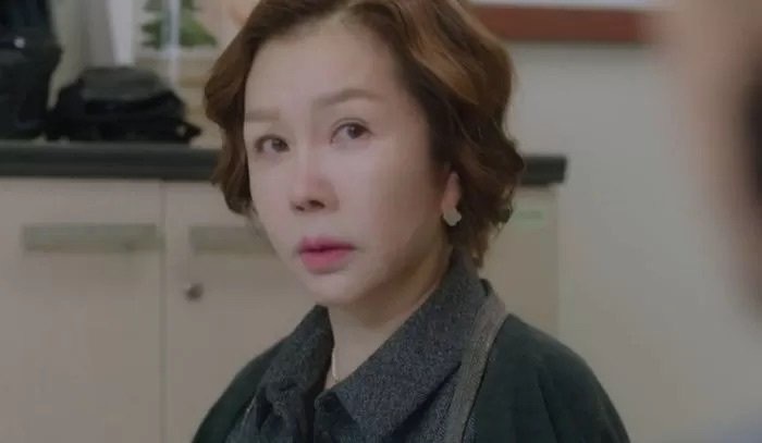 Nữ chính phim Hàn gặp tranh cãi vì nhan sắc lẫn giọng nói khác lạ, hoá ra ẩn chứa sự thật đau lòng - Ảnh 3.