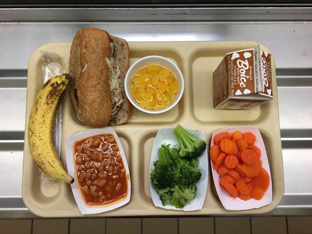 Bữa trưa đặc trưng trong căn tin các trường học khắp thế giới trông như thế nào?  - Ảnh 9.