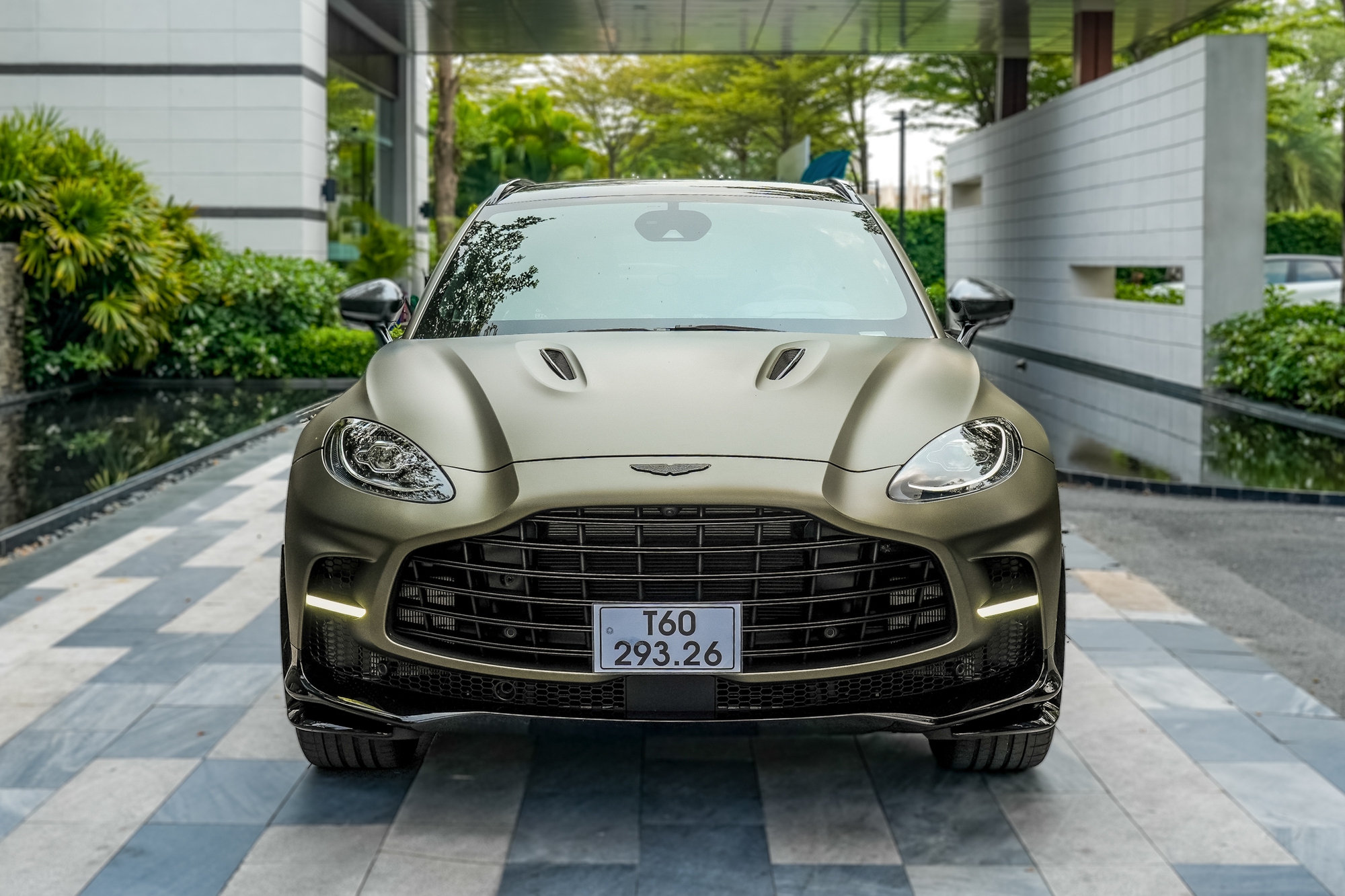 Siêu SUV Aston Martin DBX707 thứ 3 lăn bánh tại Việt Nam, giá gần 22 tỷ đồng - Ảnh 2.