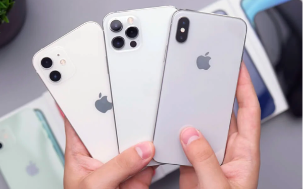 So sánh giá bán của iPhone 12 series và iPhone 13 series  năm 2023 - Ảnh 1.