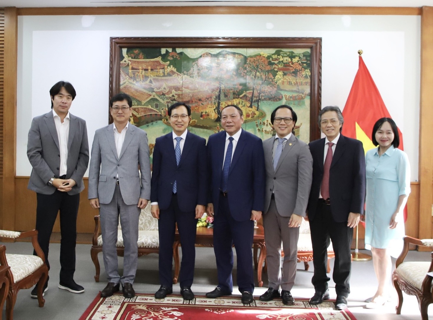 Bộ trưởng Nguyễn Văn Hùng làm việc với ông Choi Joo Ho, Tổng Giám đốc Samsung Việt Nam - Ảnh 3.