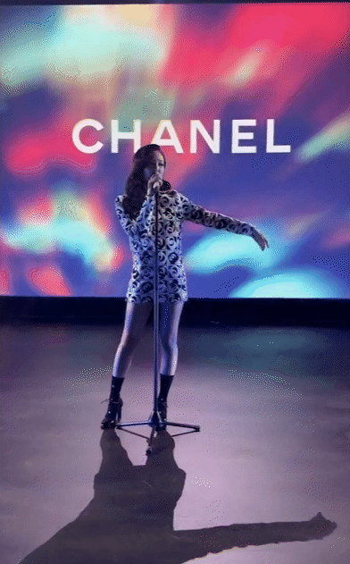 Hai lần Jennie diễn tại show Chanel: Tinh thần cổ điển đúng nghĩa, giọng hát thật gây xôn xao vì một điểm - Ảnh 3.