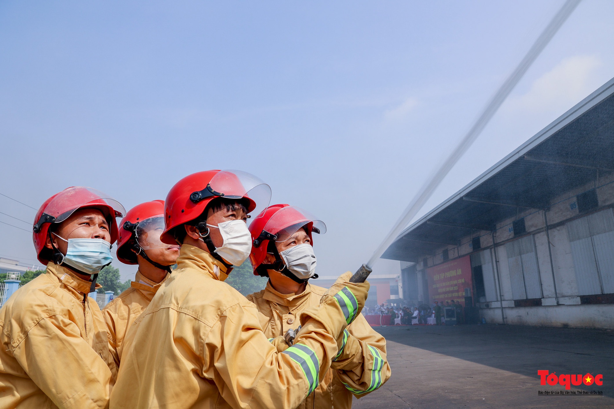 Hà Nội: Phòng chống cháy nổ được đặt lên hàng đầu ở các khu công nghiệp Mê Linh - Ảnh 17.