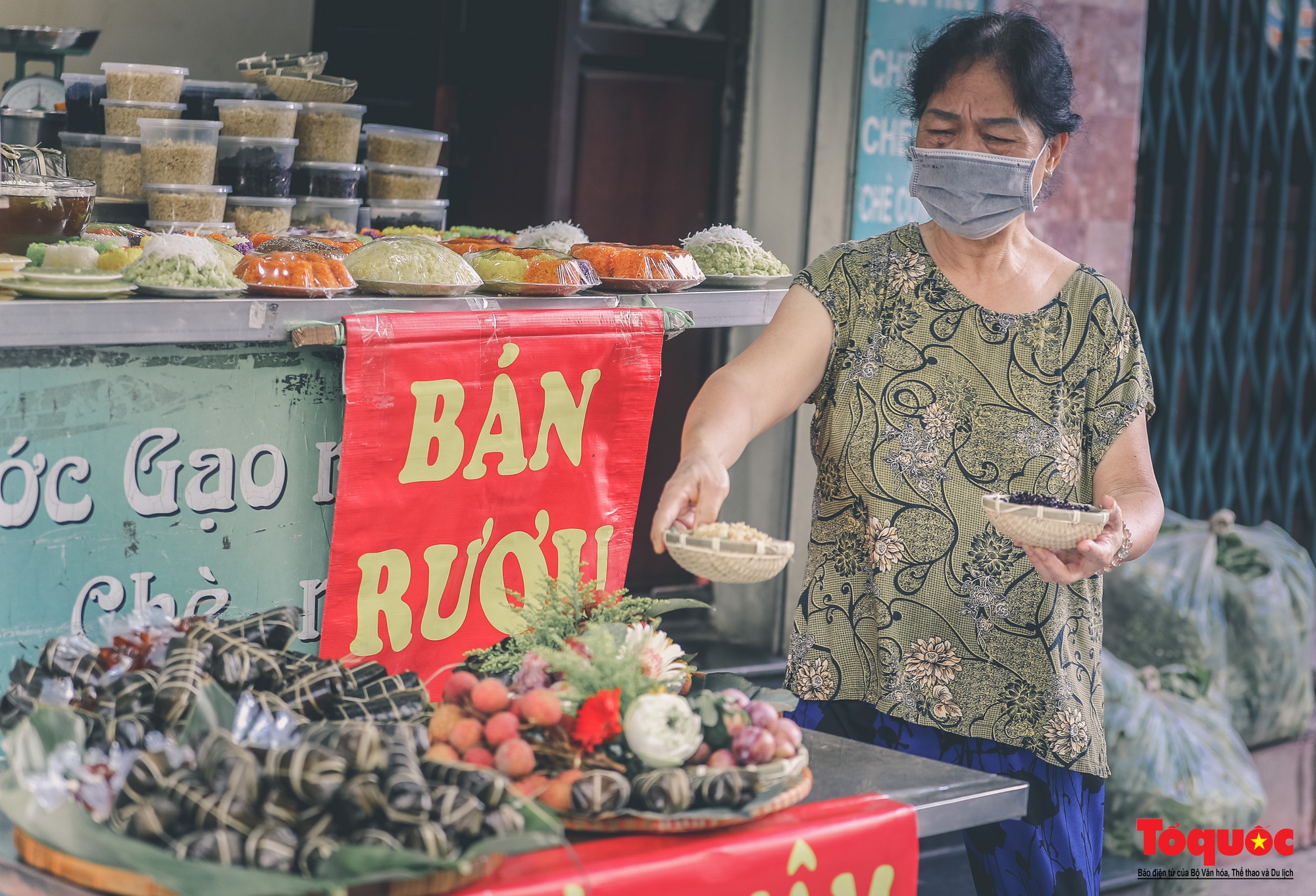 Hà Nội: Nhộn nhịp chợ Tết Đoan Ngọ - Ảnh 6.