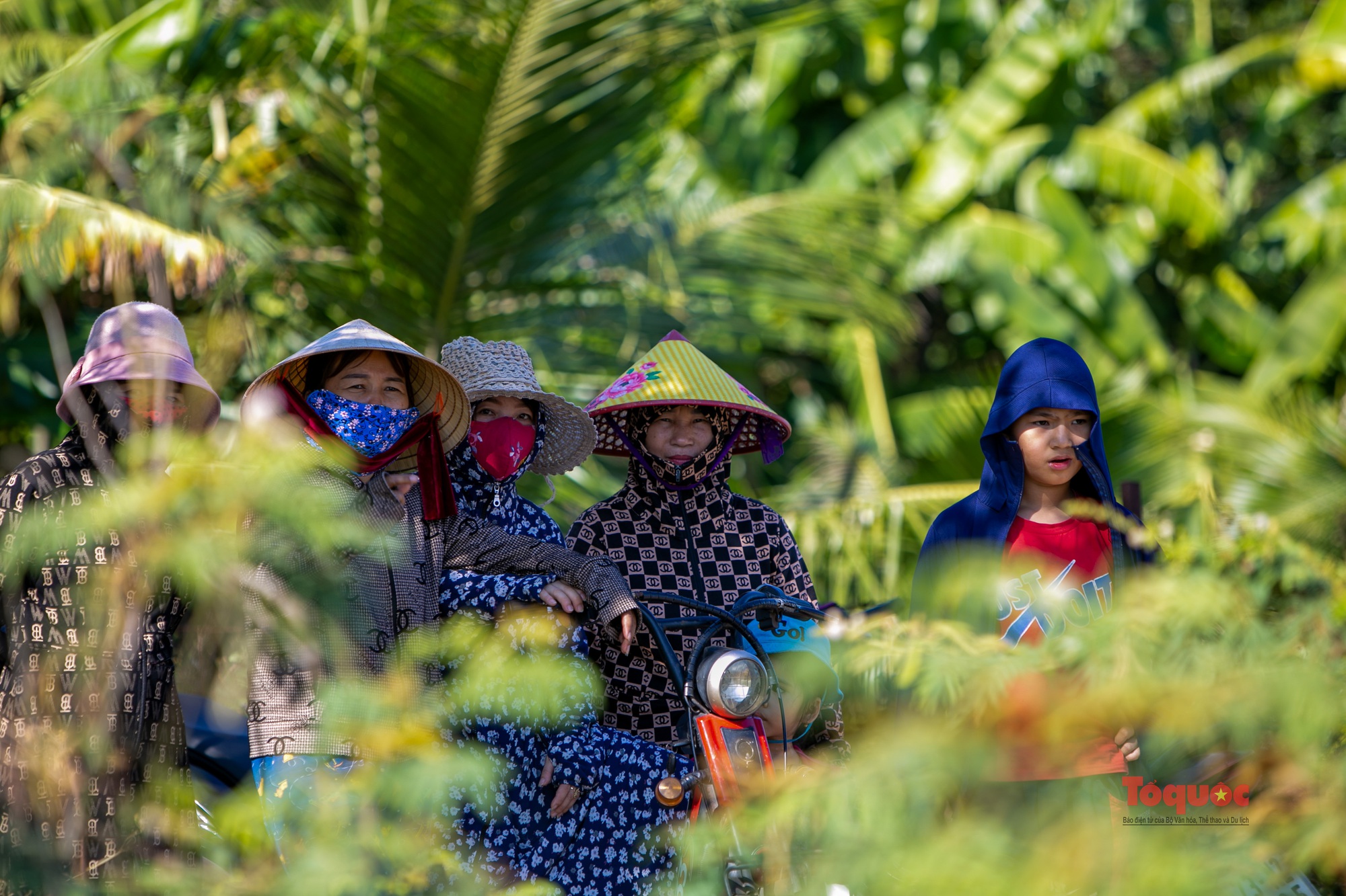 Hàng chục &quot;Cây Nơm nhân dân&quot; xuống bàu Rồng để bắt cá vào Tết Đoan ngọ - Ảnh 14.