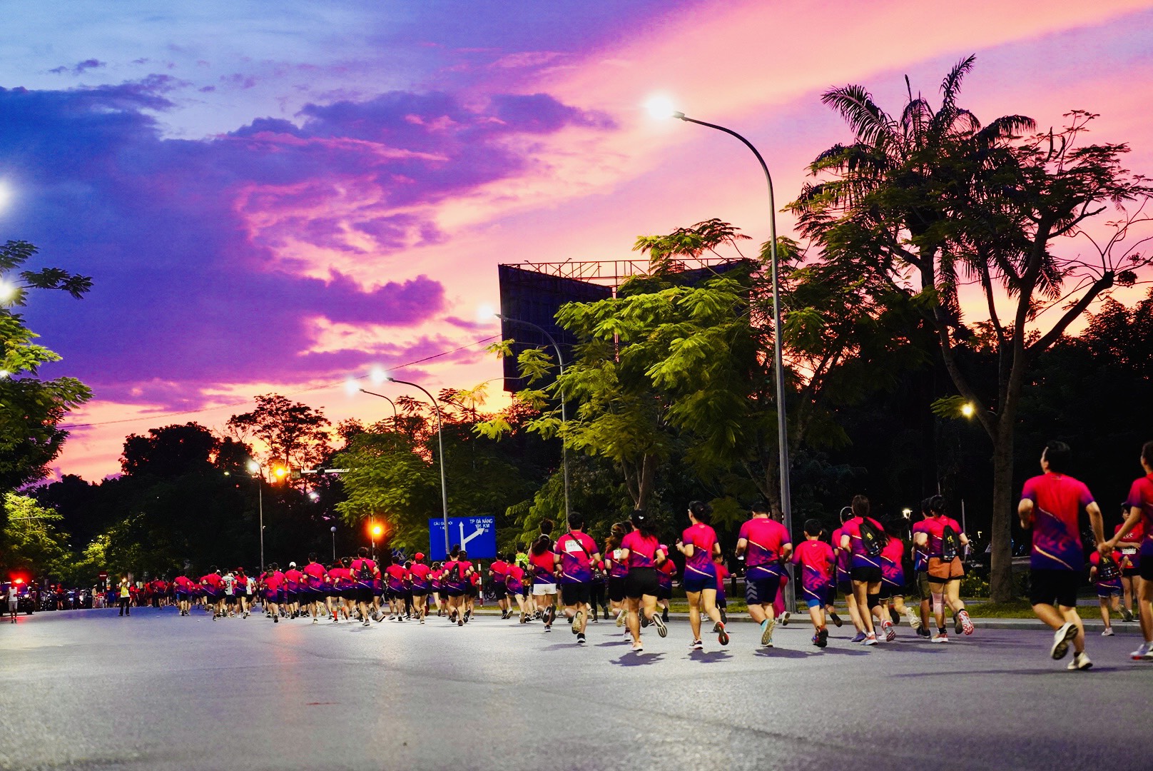 Hàng nghìn vận động viên hào hứng tham gia Giải chạy Hue Half Marathon 2023 - Ảnh 7.