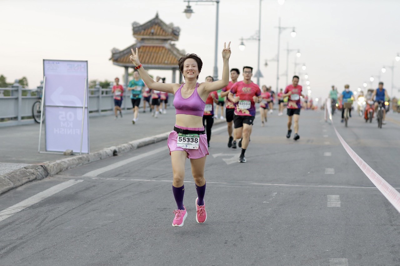 Hàng nghìn vận động viên hào hứng tham gia Giải chạy Hue Half Marathon 2023 - Ảnh 8.